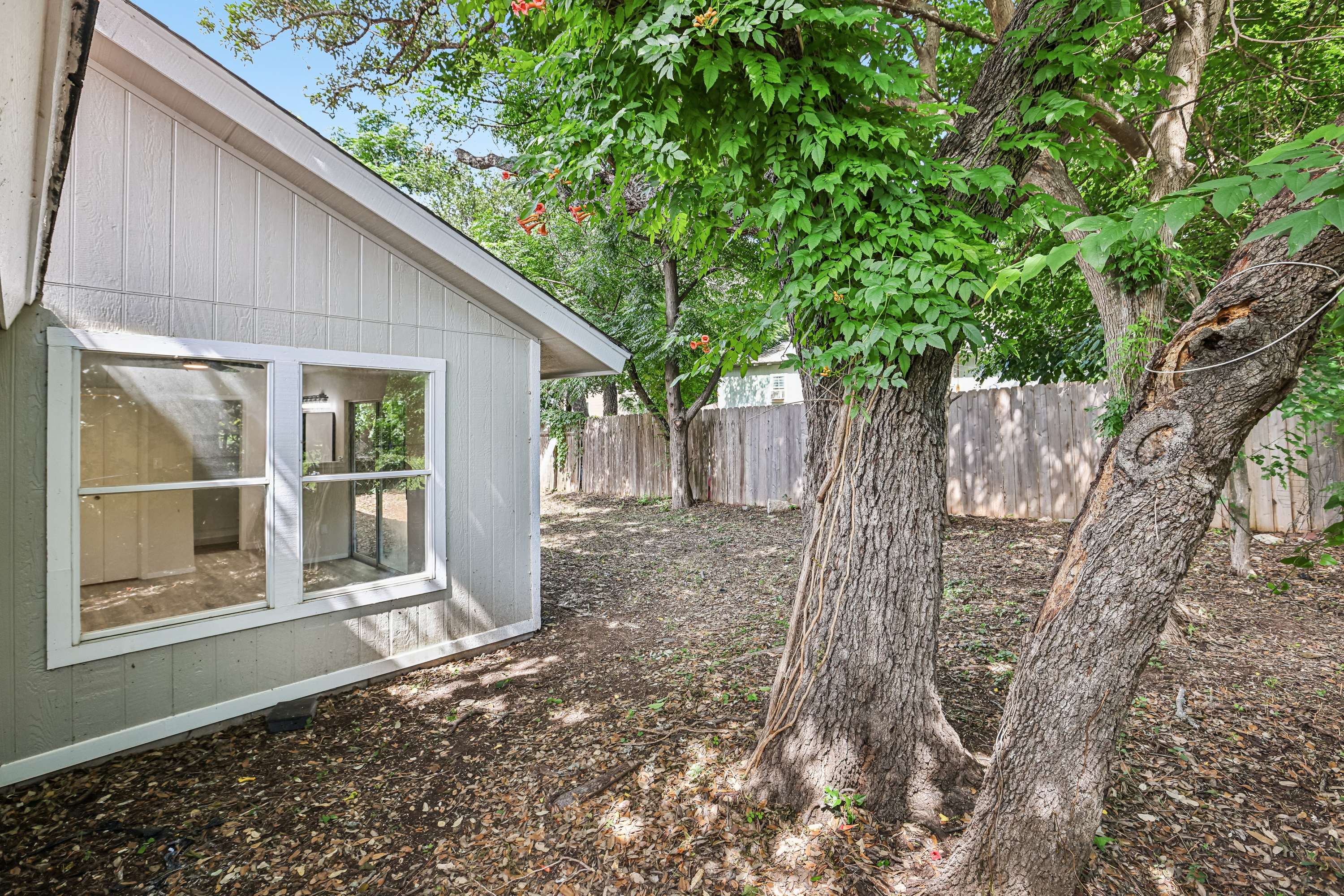Photo 25 of 35 of 11016 Oak St, Jonestown, TX