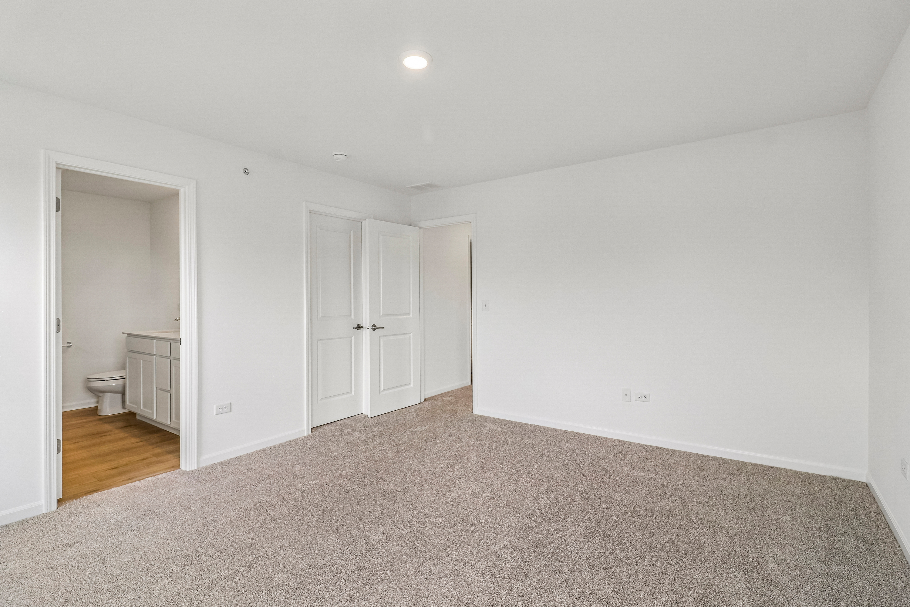 Photo 11 of 29 of 649 Cassia Ct, Crystal Lake, IL