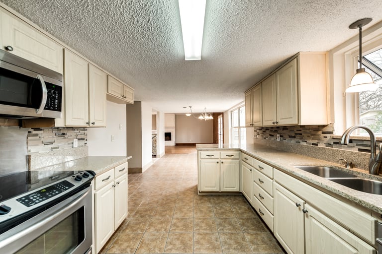 Photo 2 of 28 - 2946 Columbine Dr, Grapevine, TX 76051