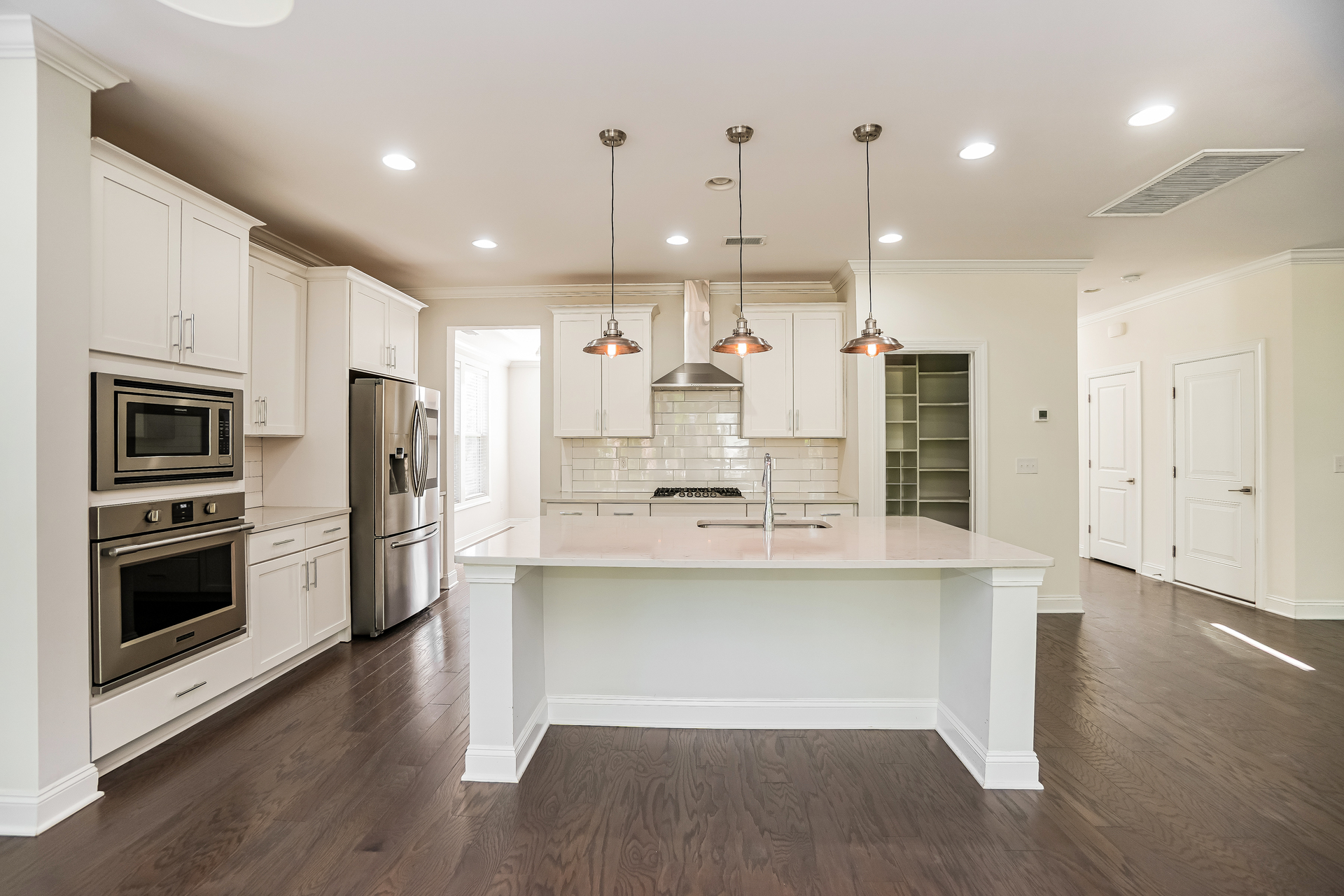 Photo 8 of 22 of 1557 Fort Palmetto Cir, Mount Pleasant, SC