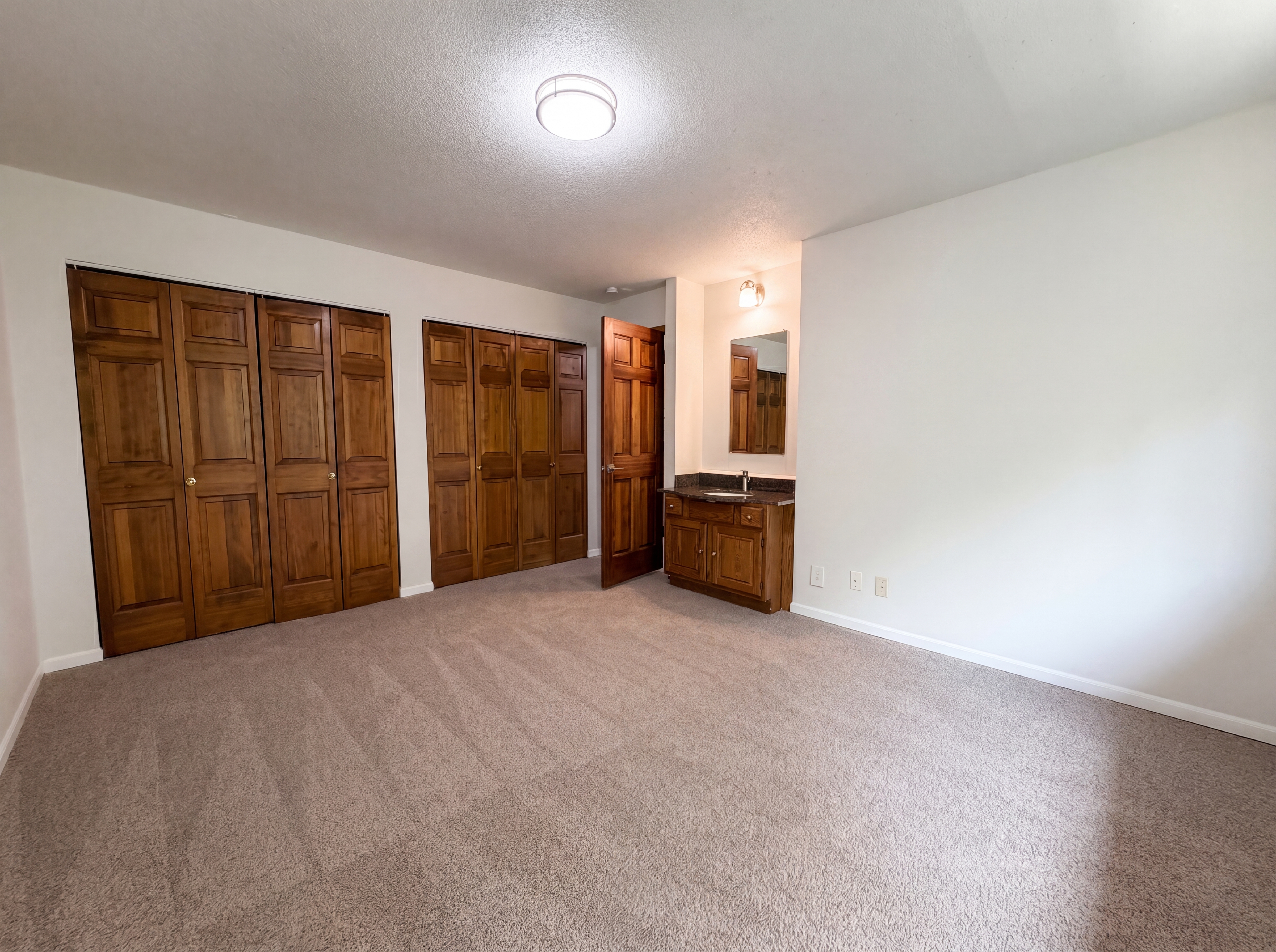 Photo 9 of 21 of 13637 Heather Hills Dr, Burnsville, MN