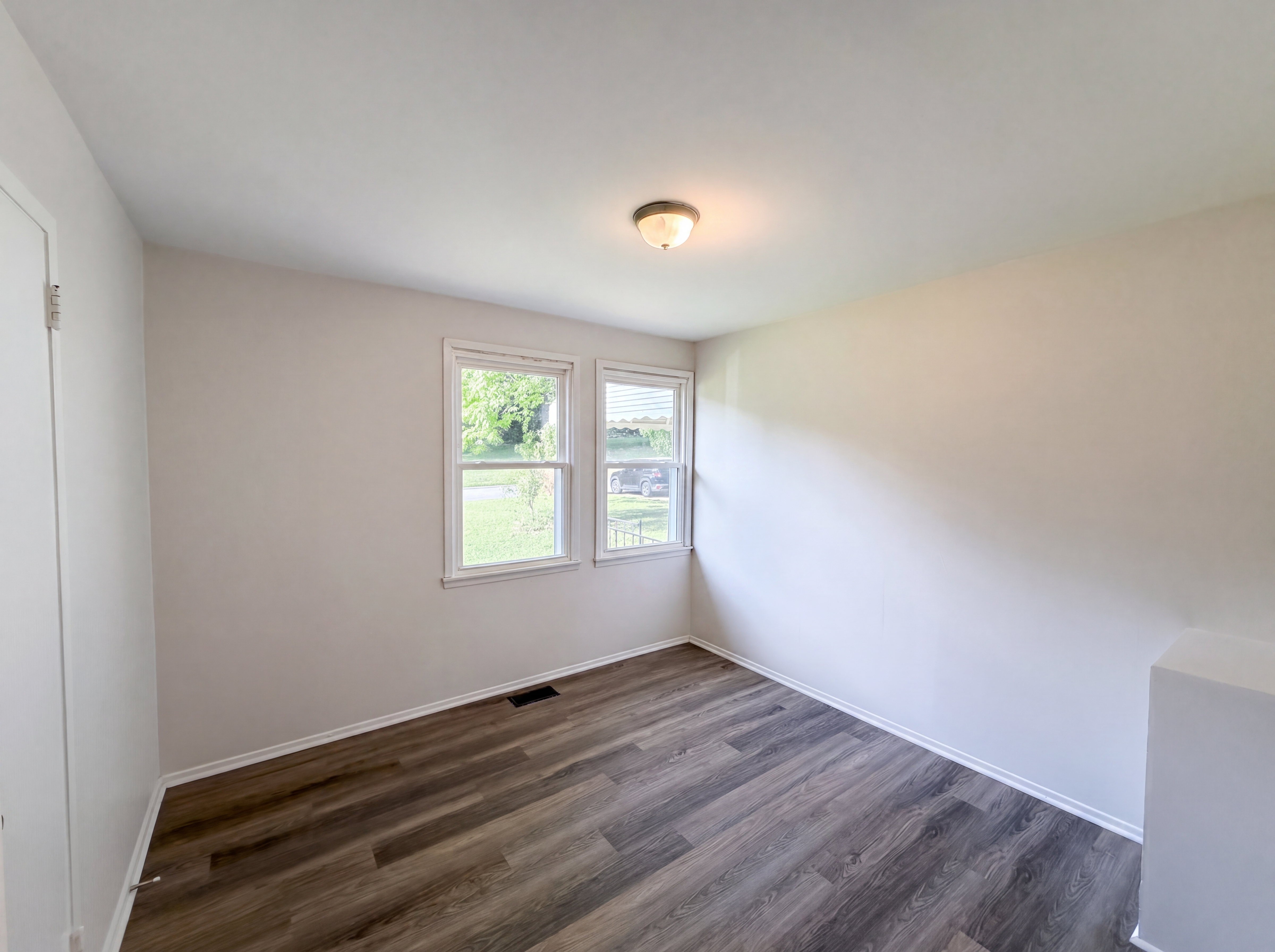 Photo 4 of 16 of 310 Robin Hood Dr, Raleigh, NC