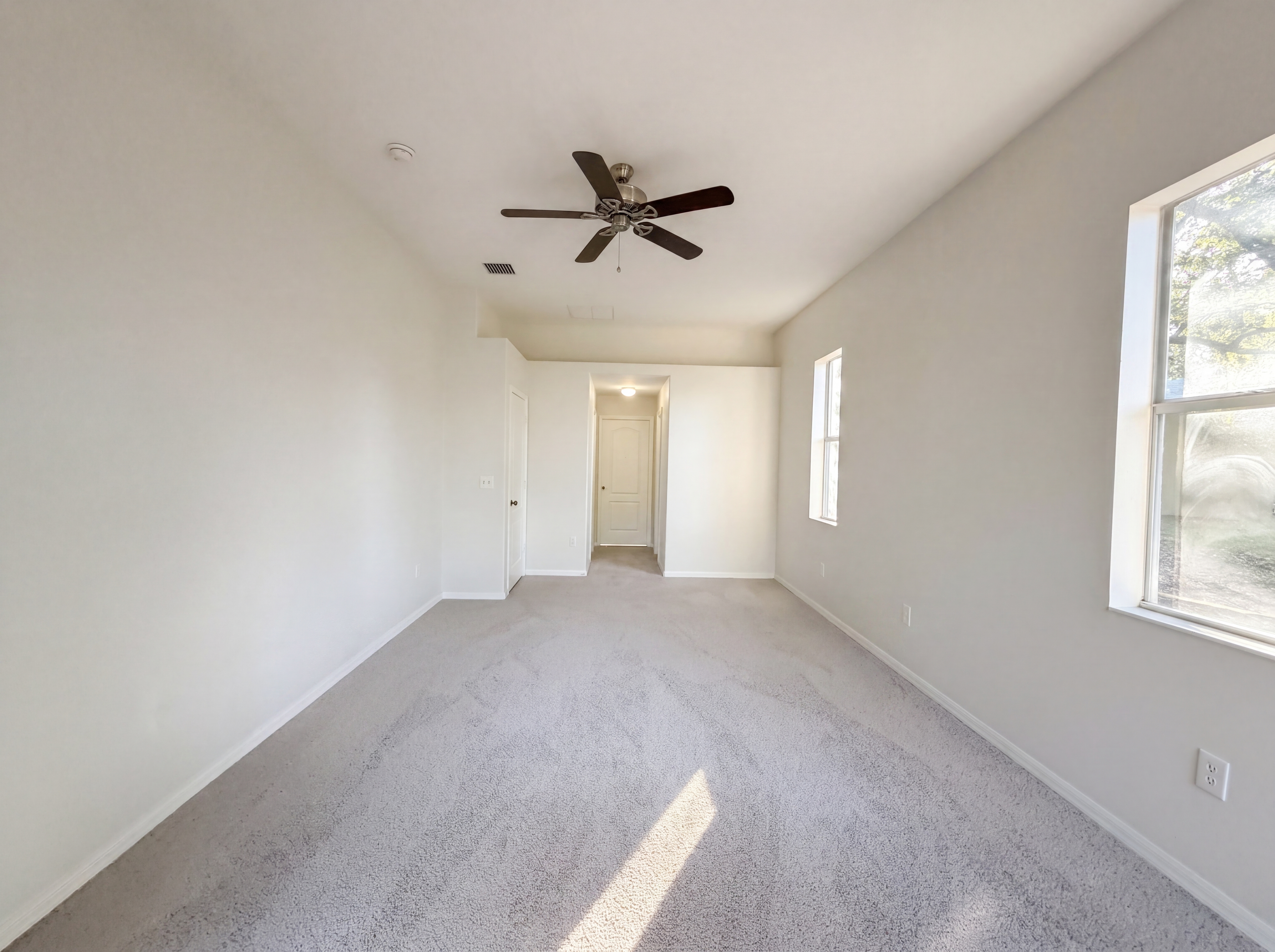 Photo 4 of 22 of 203 Taylor Bay Ln, Brandon, FL
