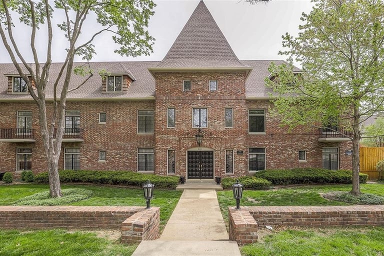 8361 Somerset Dr, Prairie Village, KS 66207 Opendoor