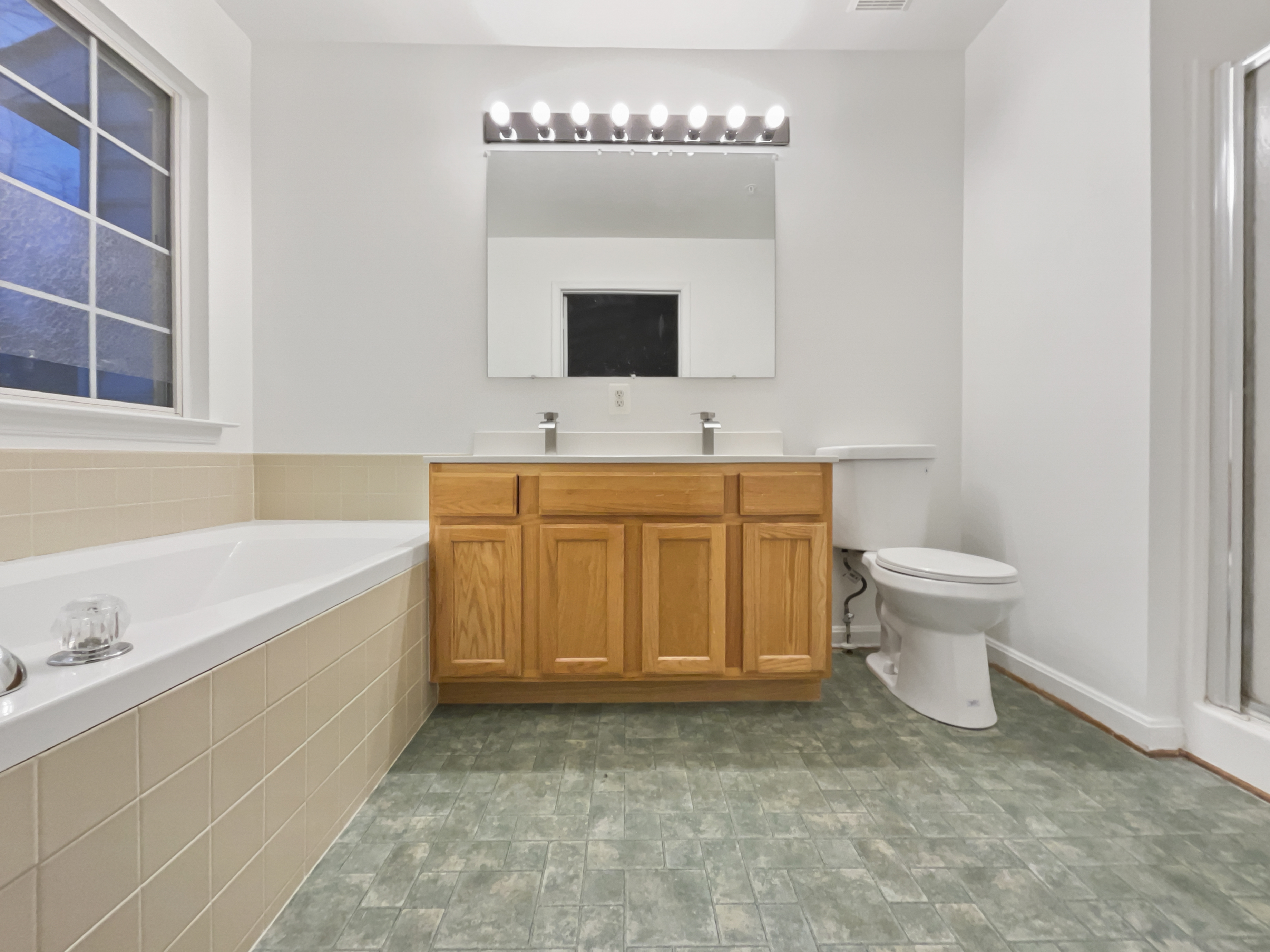 Photo 17 of 45 of 10800 Nautica Pl, White Plains, MD
