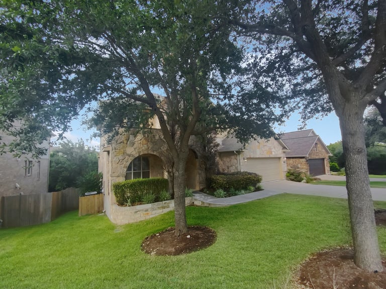 Photo 31 of 35 - 7900 Menler Dr, Austin, TX 78735
