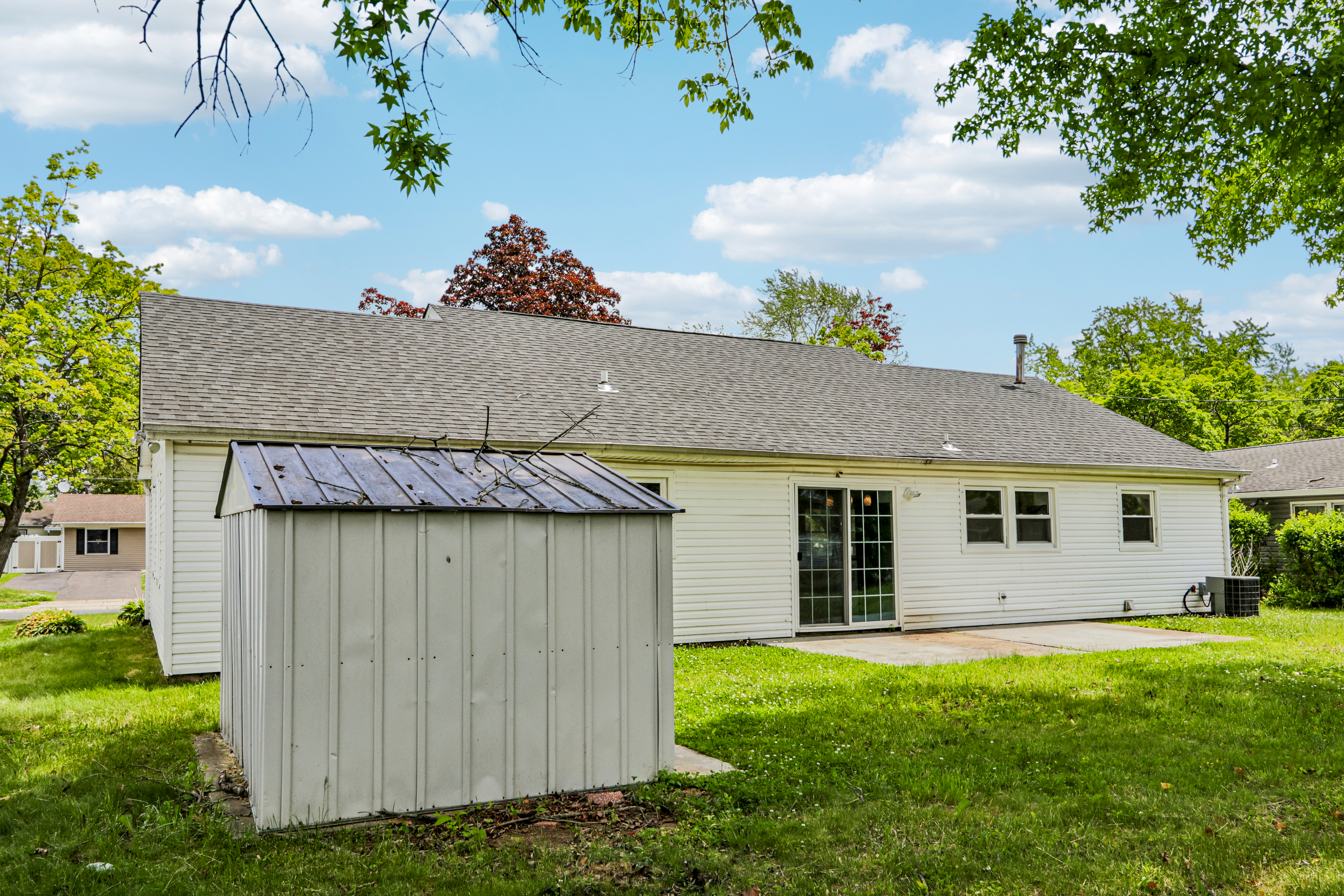 Photo 5 of 36 of 6 Newport Ln, Willingboro, NJ