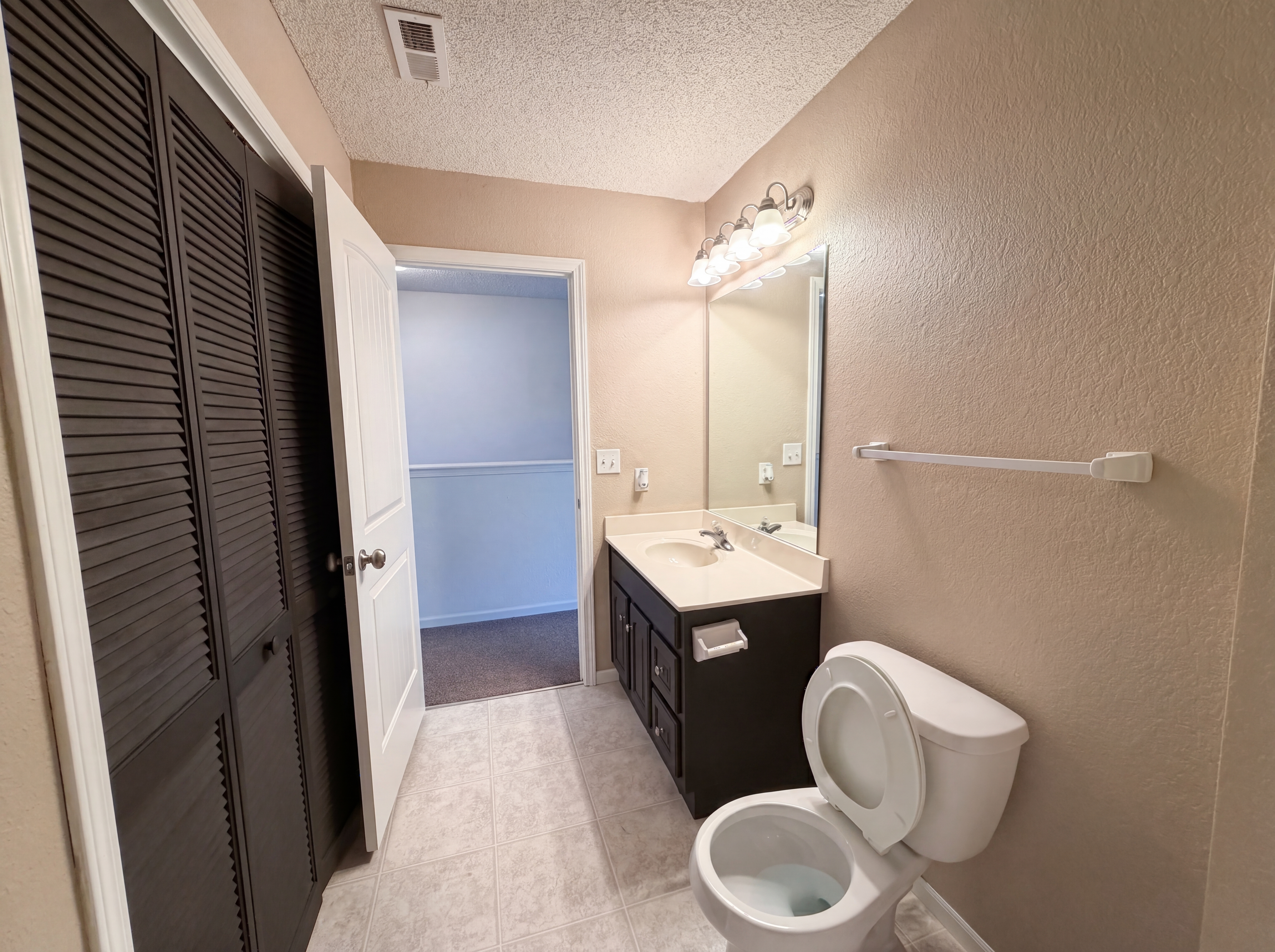 Photo 14 of 18 of 10559 E 46th Ter, Kansas City, MO