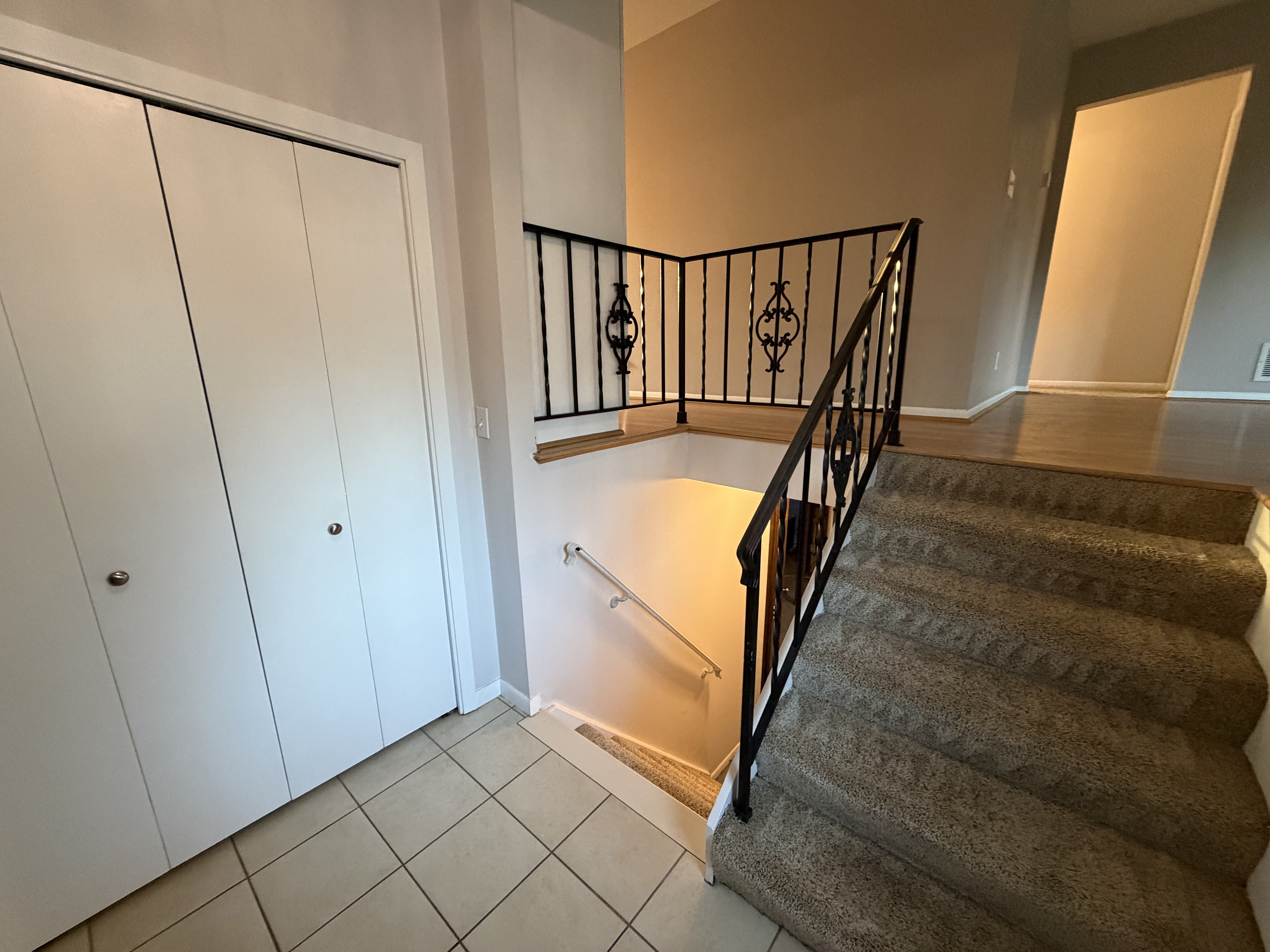 Photo 7 of 23 of 1896 Richal Dr, Woodbury, MN