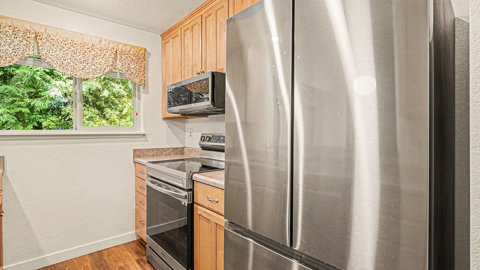 Photo 2 of 17 of 8033 145th Ave NE, Redmond, WA
