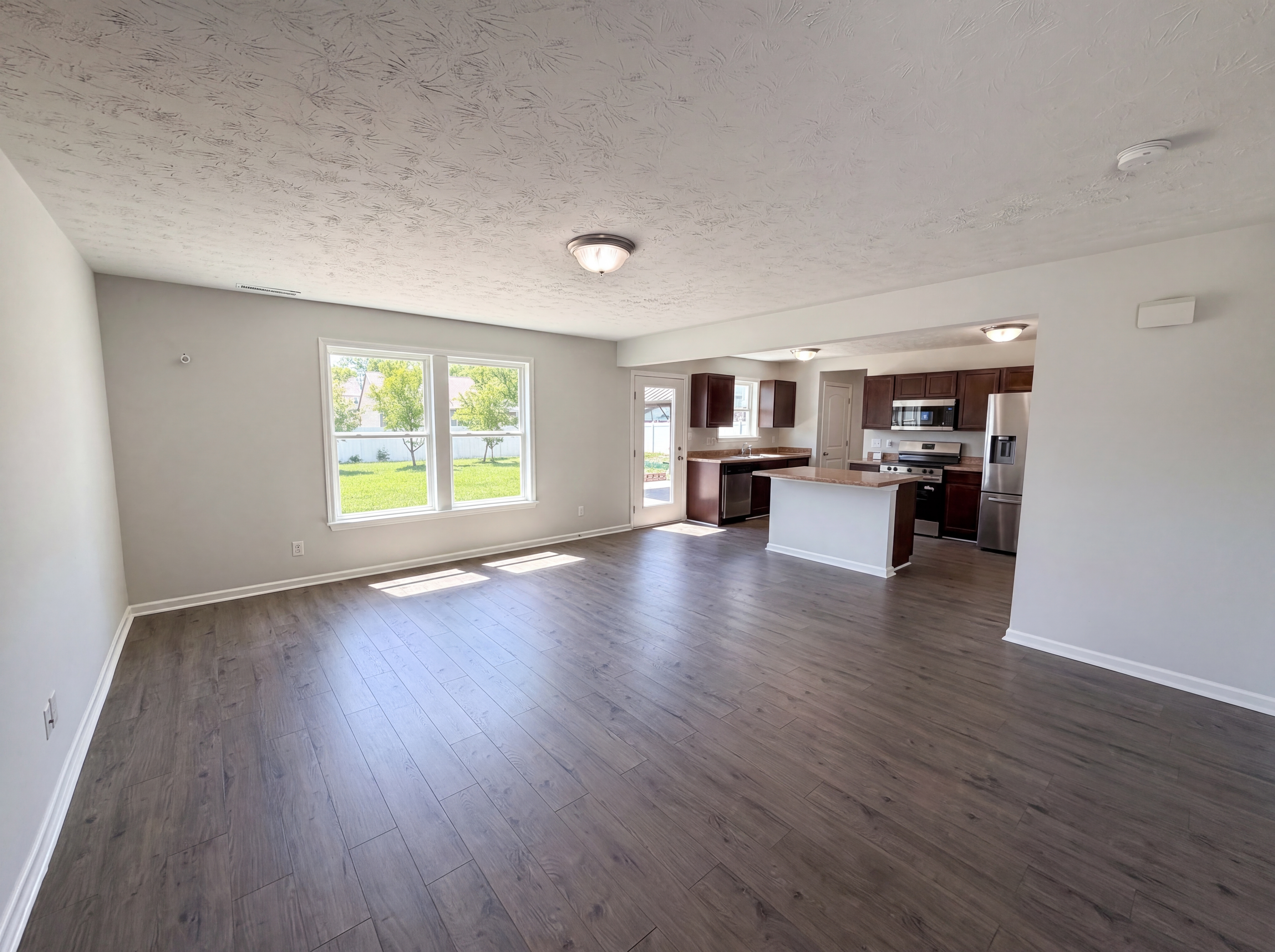 Photo 3 of 21 of 939 Olmsted Ct, Shelbyville, IN