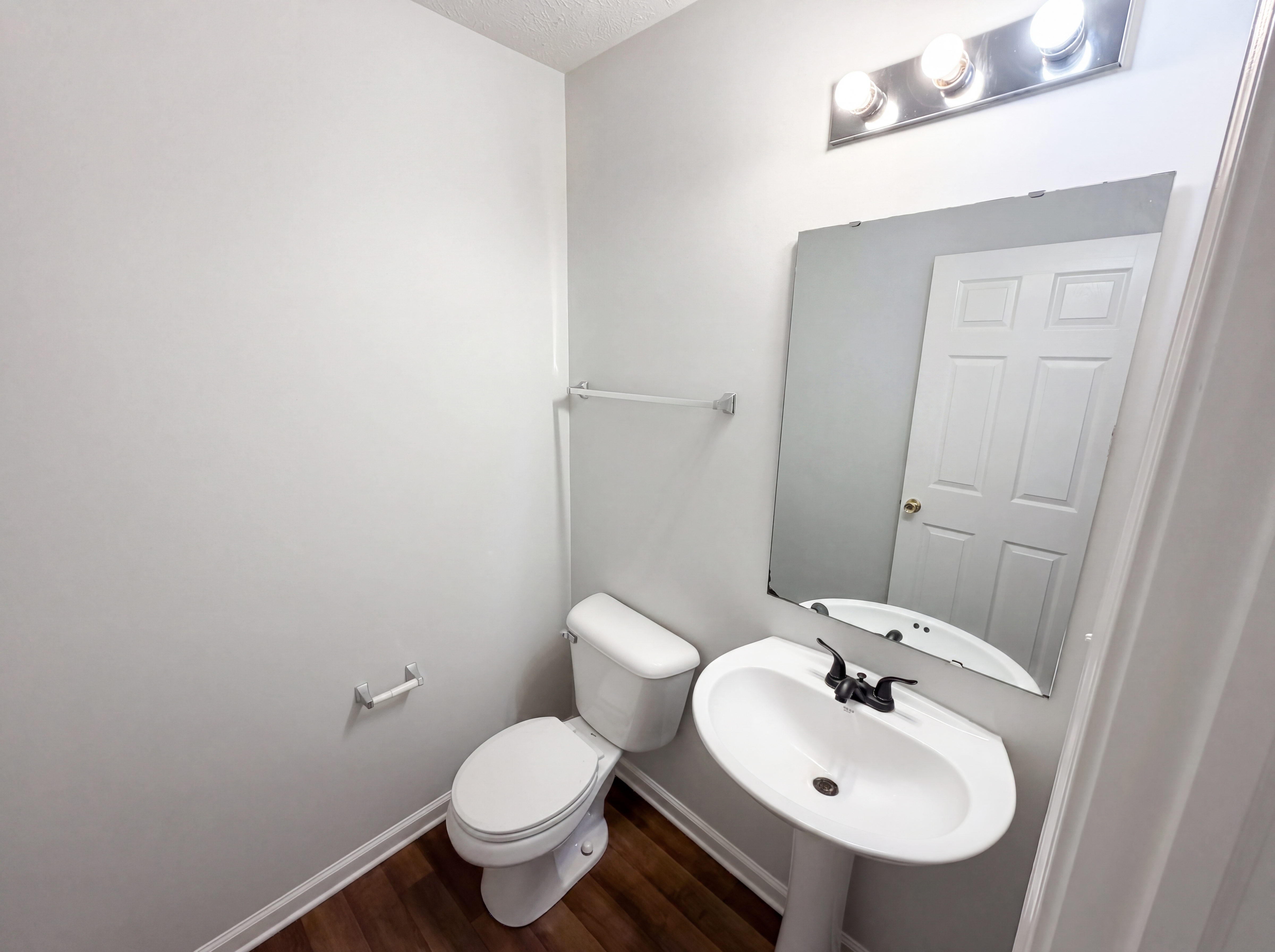 Photo 17 of 22 of 4322 Rhapsody Ln, Indianapolis, IN