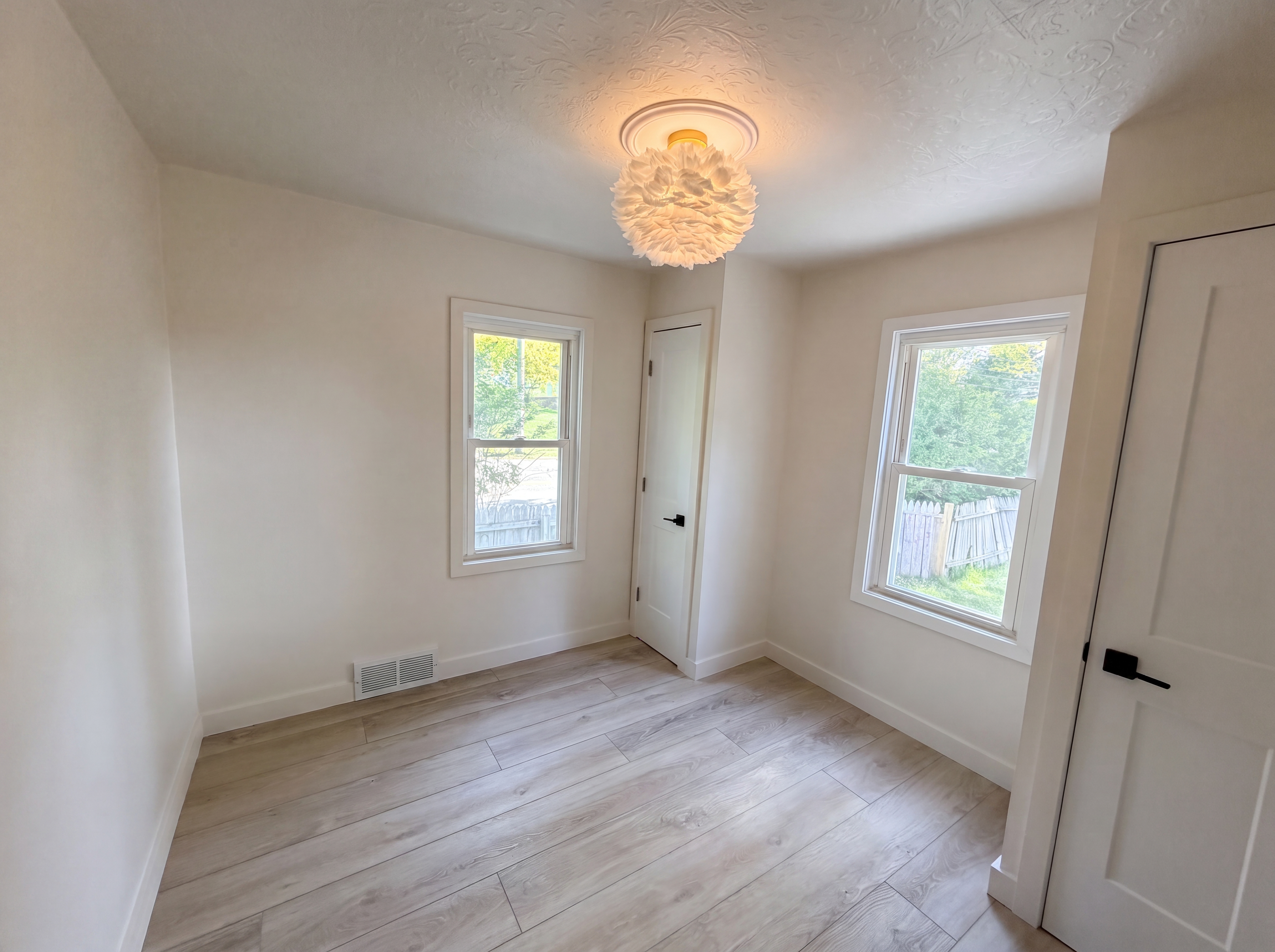 Photo 4 of 28 of 492 Algene St, Lake Orion, MI