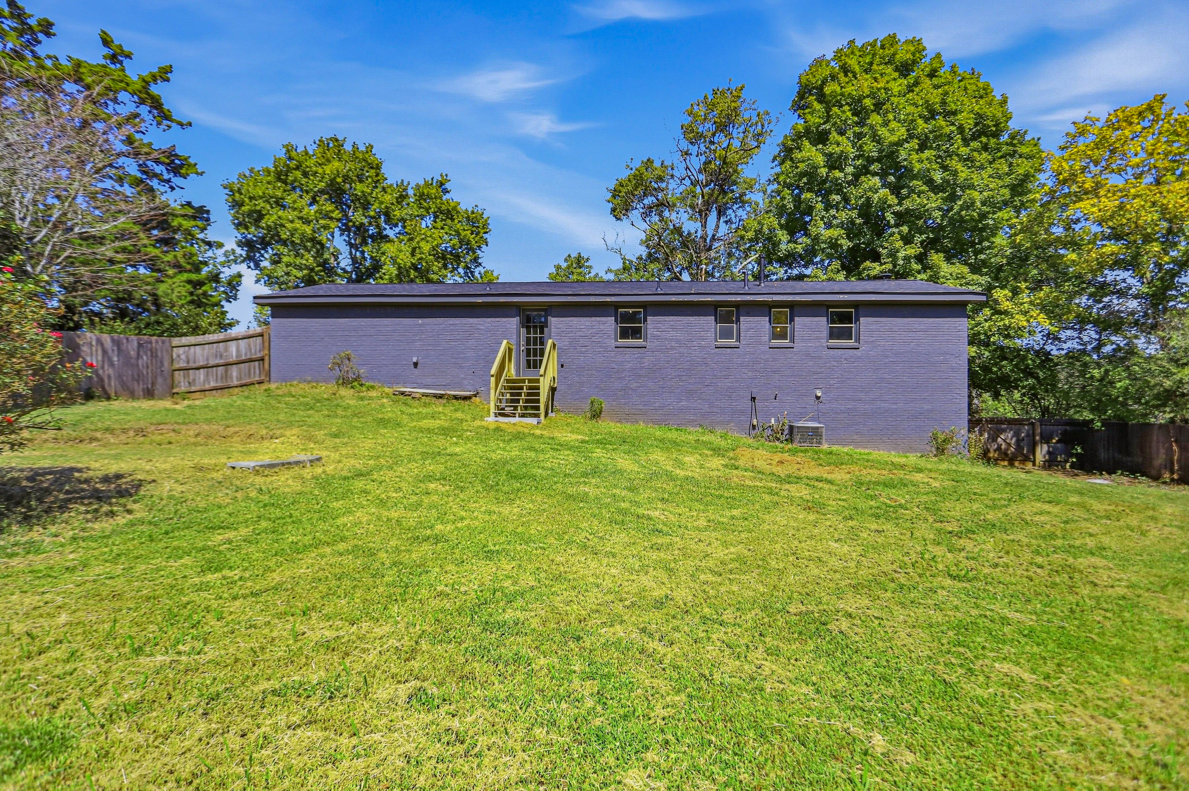 Photo 5 of 19 of 3841 Lavilla Dr, Powder Springs, GA