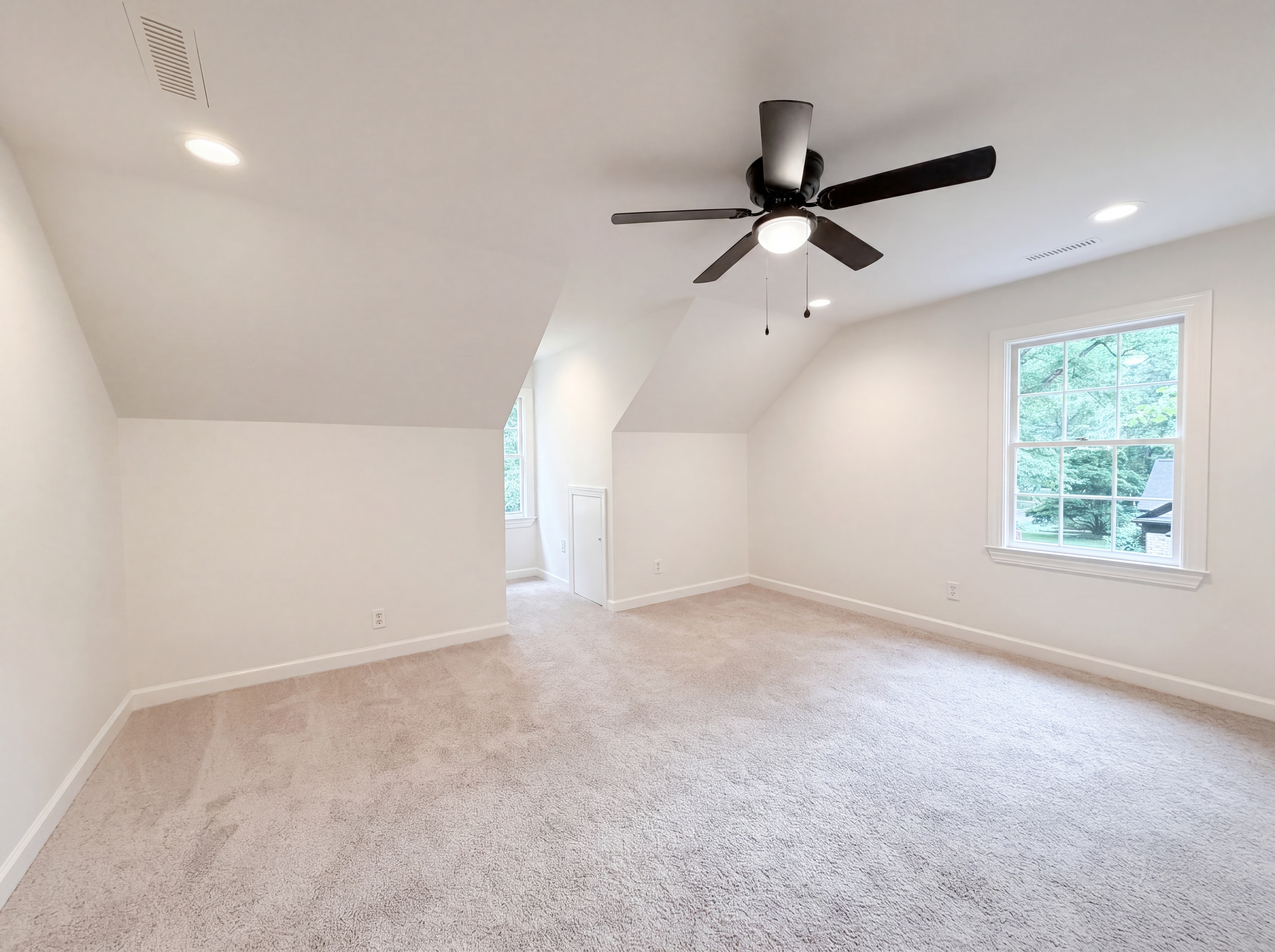 Photo 4 of 23 of 318 Valley Stream Rd, Statesville, NC