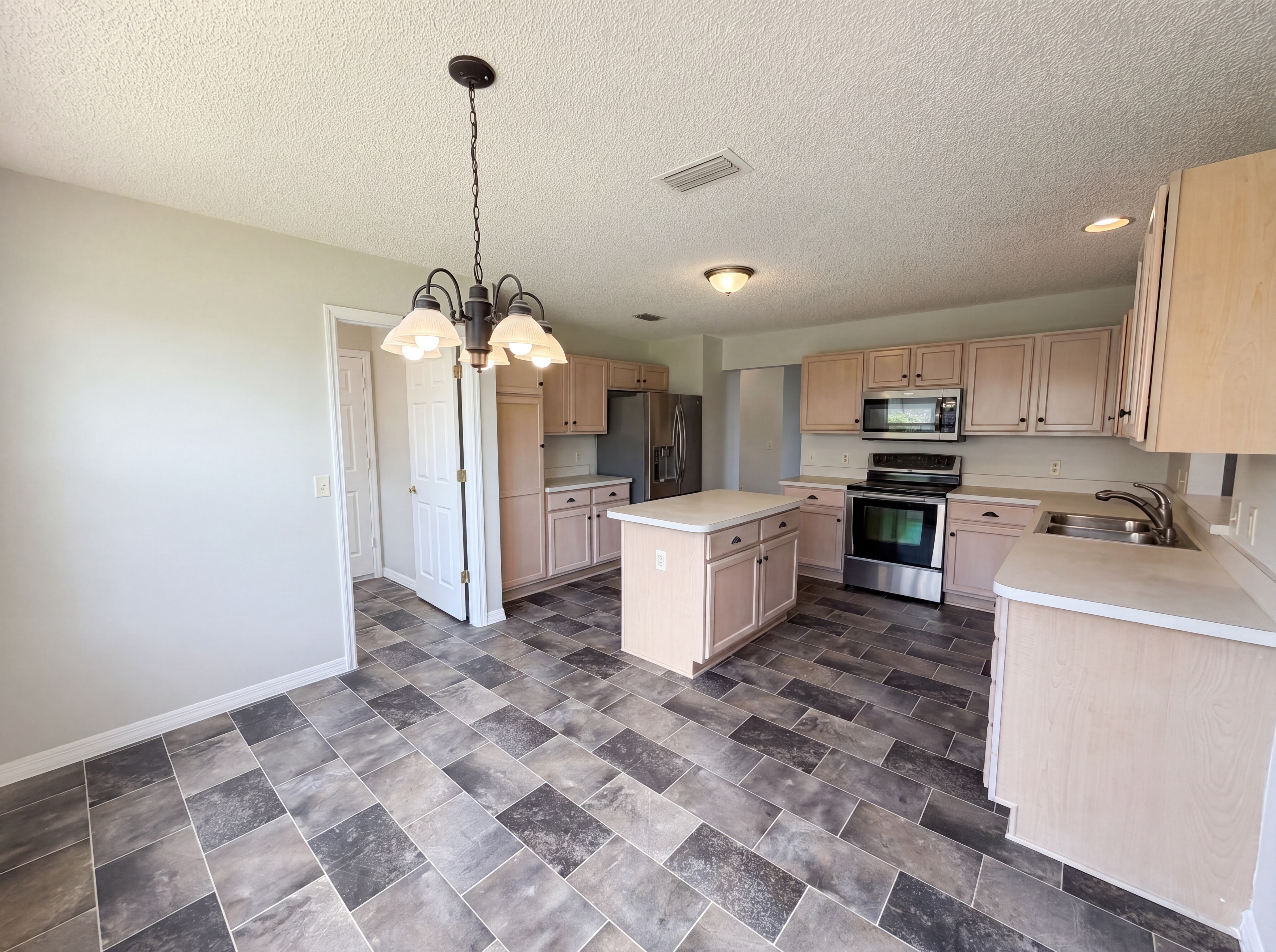 Photo 2 of 17 of 1407 Figueroa St, The Villages, FL