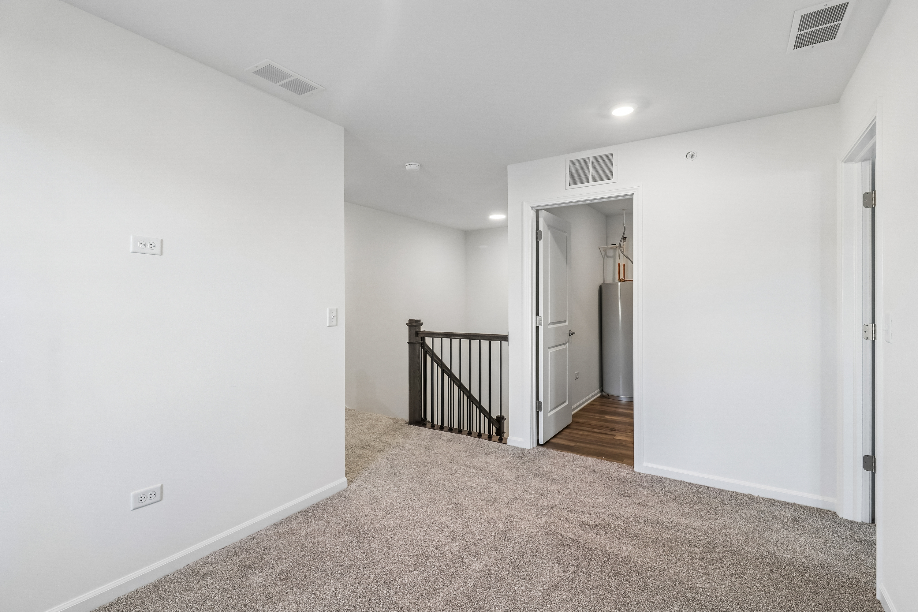 Photo 15 of 28 of 643 Cassia Ct, Crystal Lake, IL
