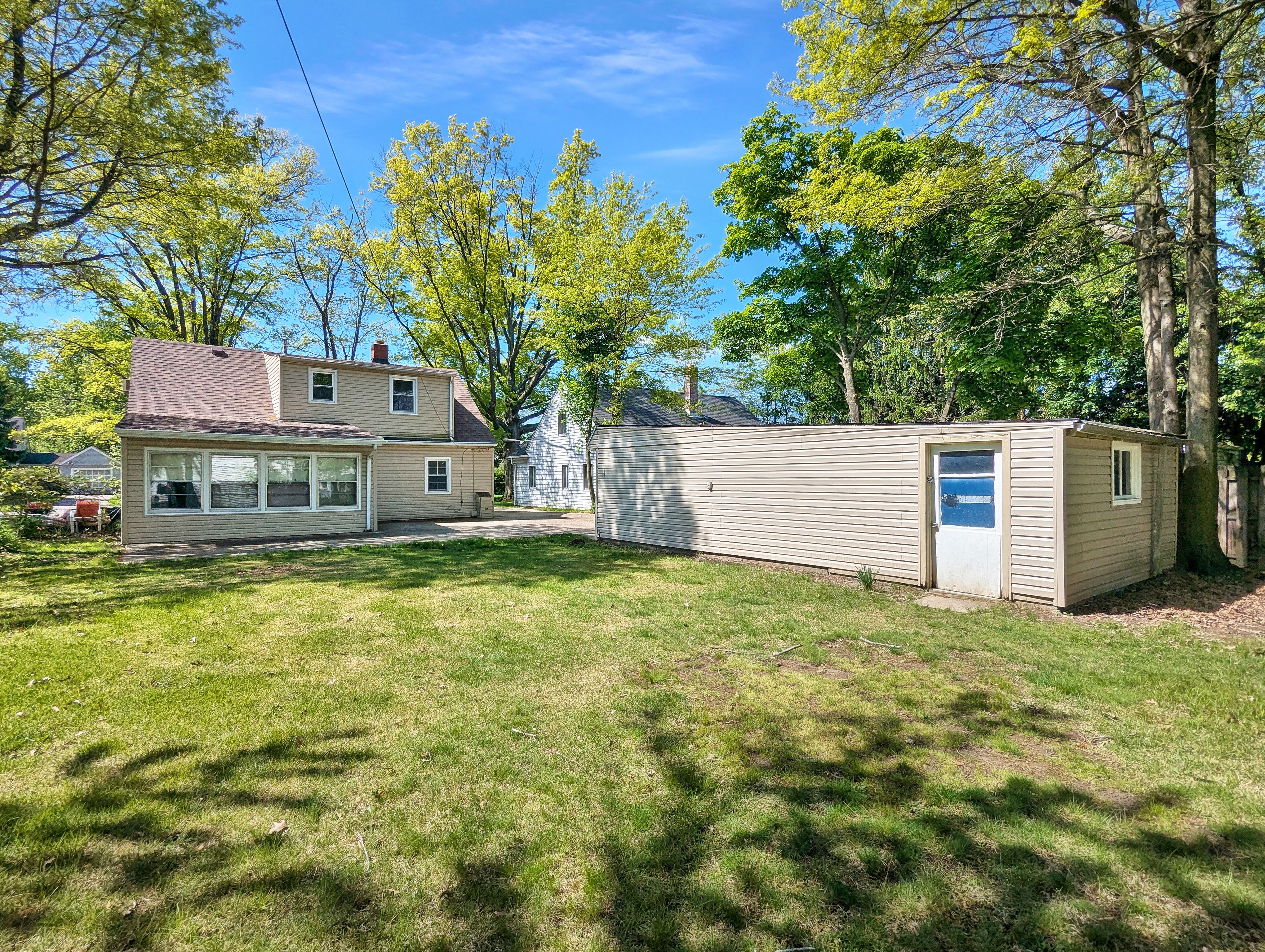 Photo 8 of 22 of 4135 Eastway Rd, Cleveland, OH