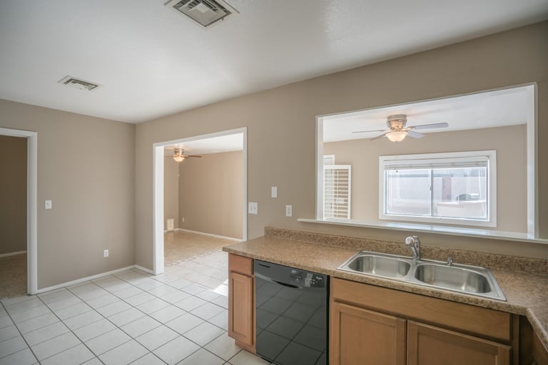 Photo 7 of 28 - 8645 W Golden Ln, Peoria, AZ 85345