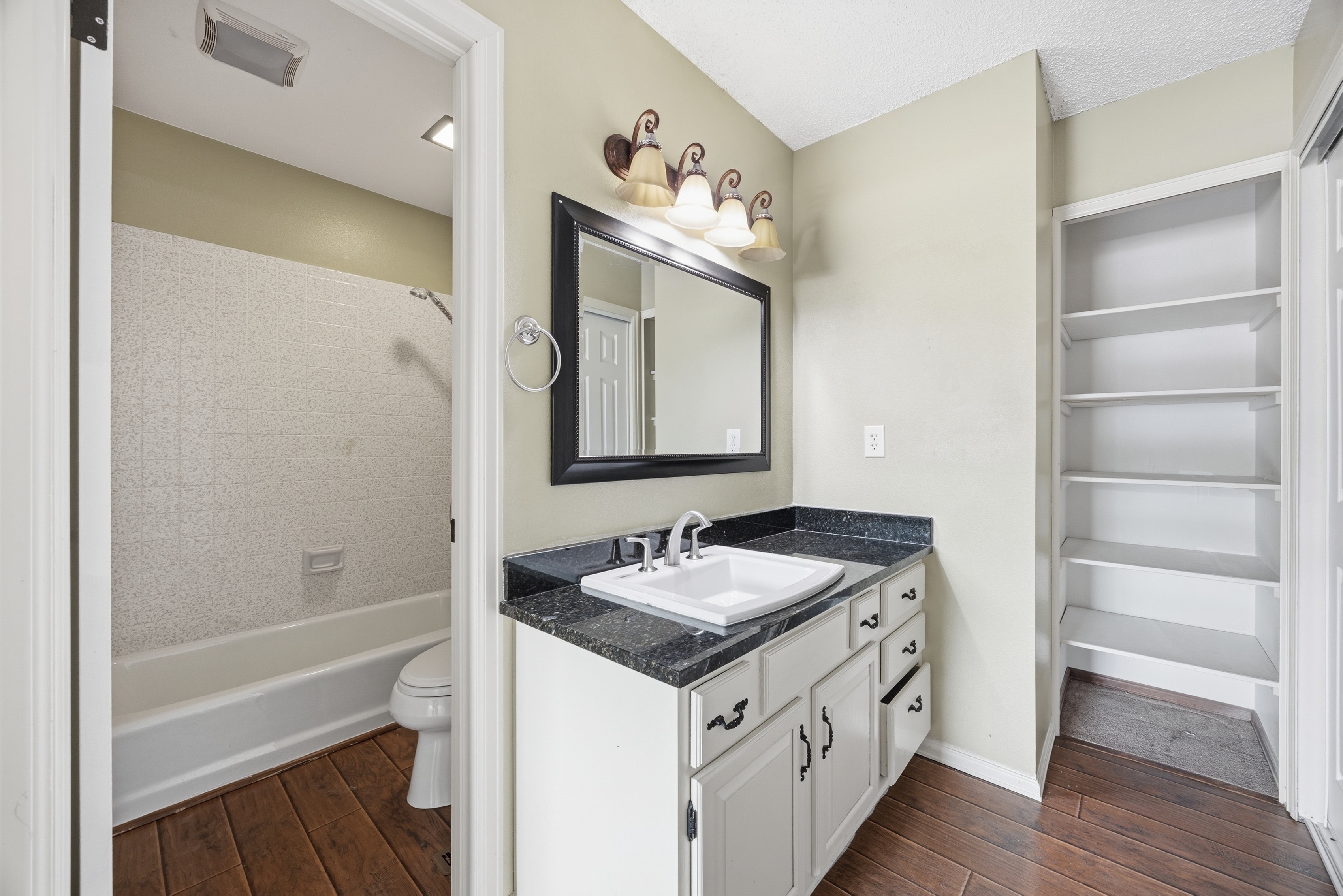 Photo 6 of 32 of 930 Fontmore Rd, Colorado Springs, CO
