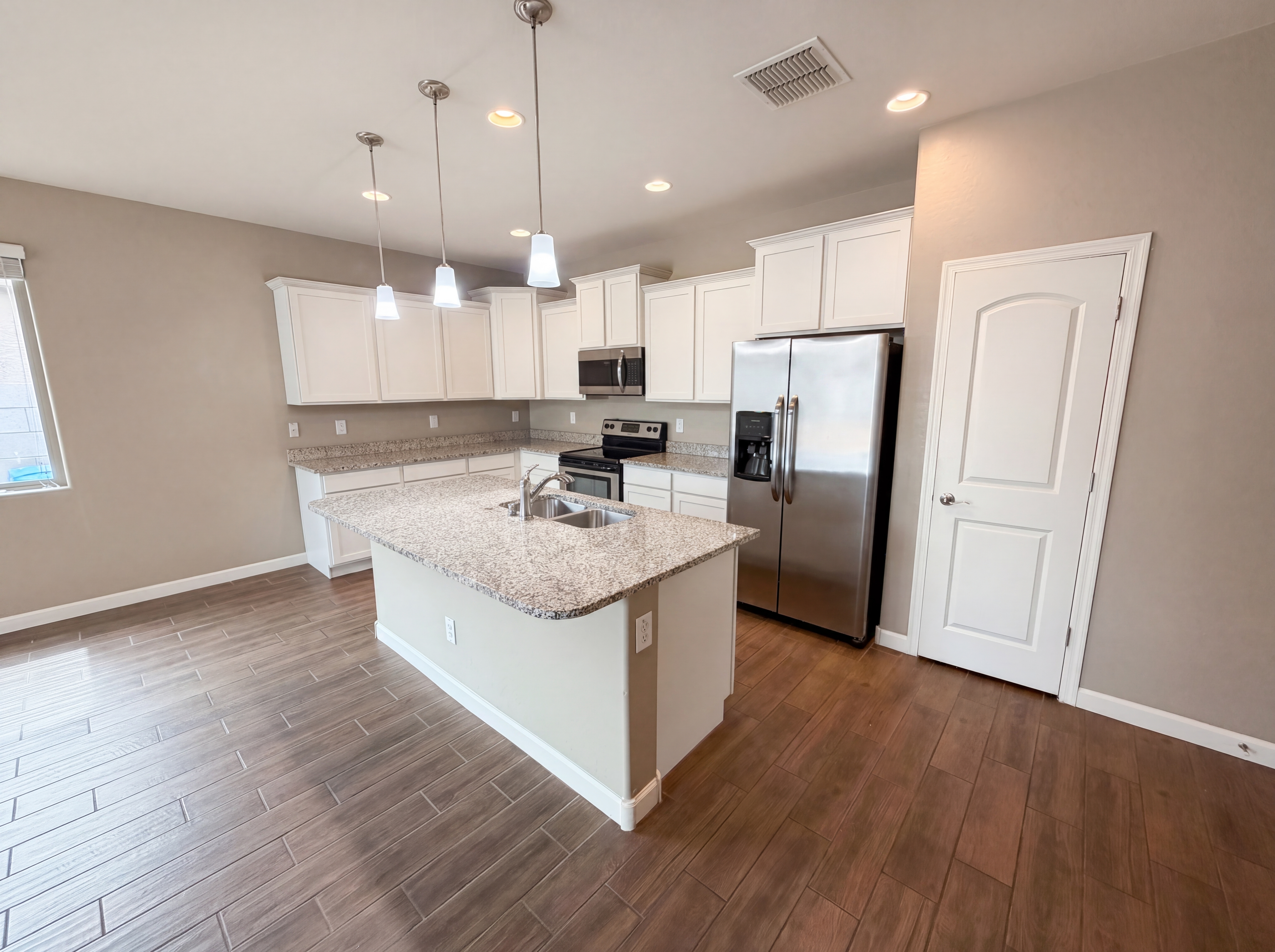 Photo 7 of 31 of 23680 W Magnolia Dr, Buckeye, AZ