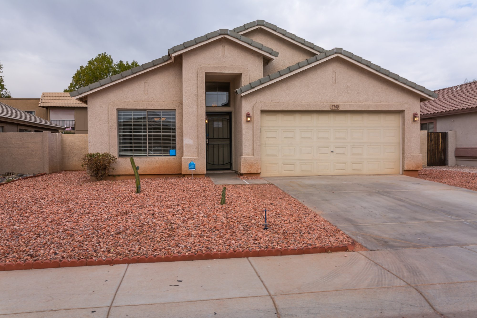 Photo 1 of 21 - 5780 W Freeway Ln, Glendale, AZ 85302