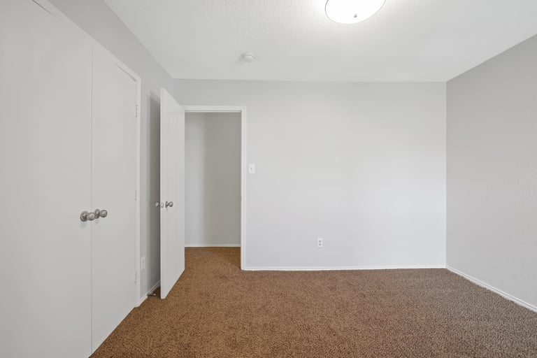 Photo 17 of 26 - 9812 Parkmere Dr, Fort Worth, TX 76108