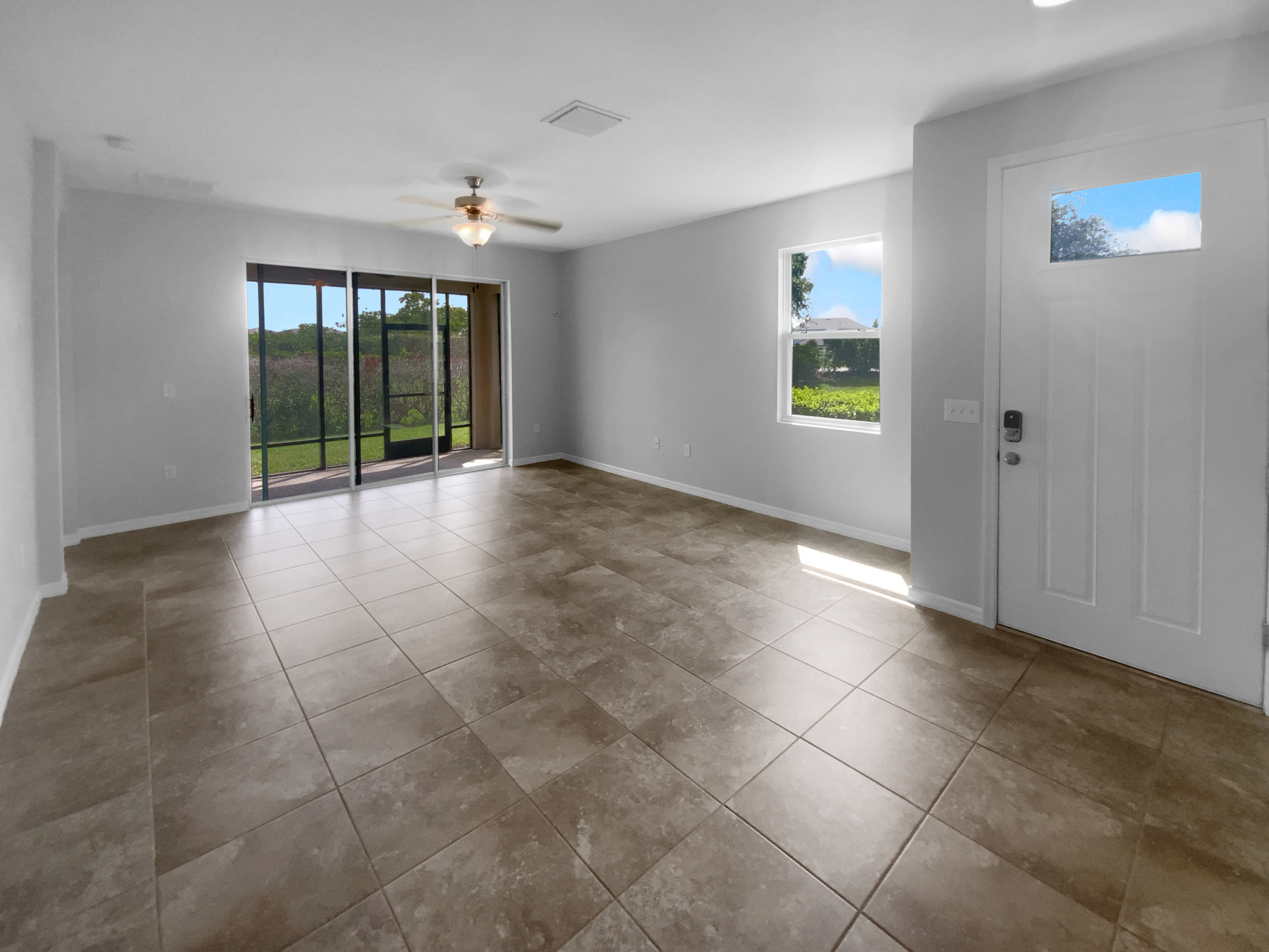 Photo 3 of 25 of 33083 Windelstraw Dr, Wesley Chapel, FL