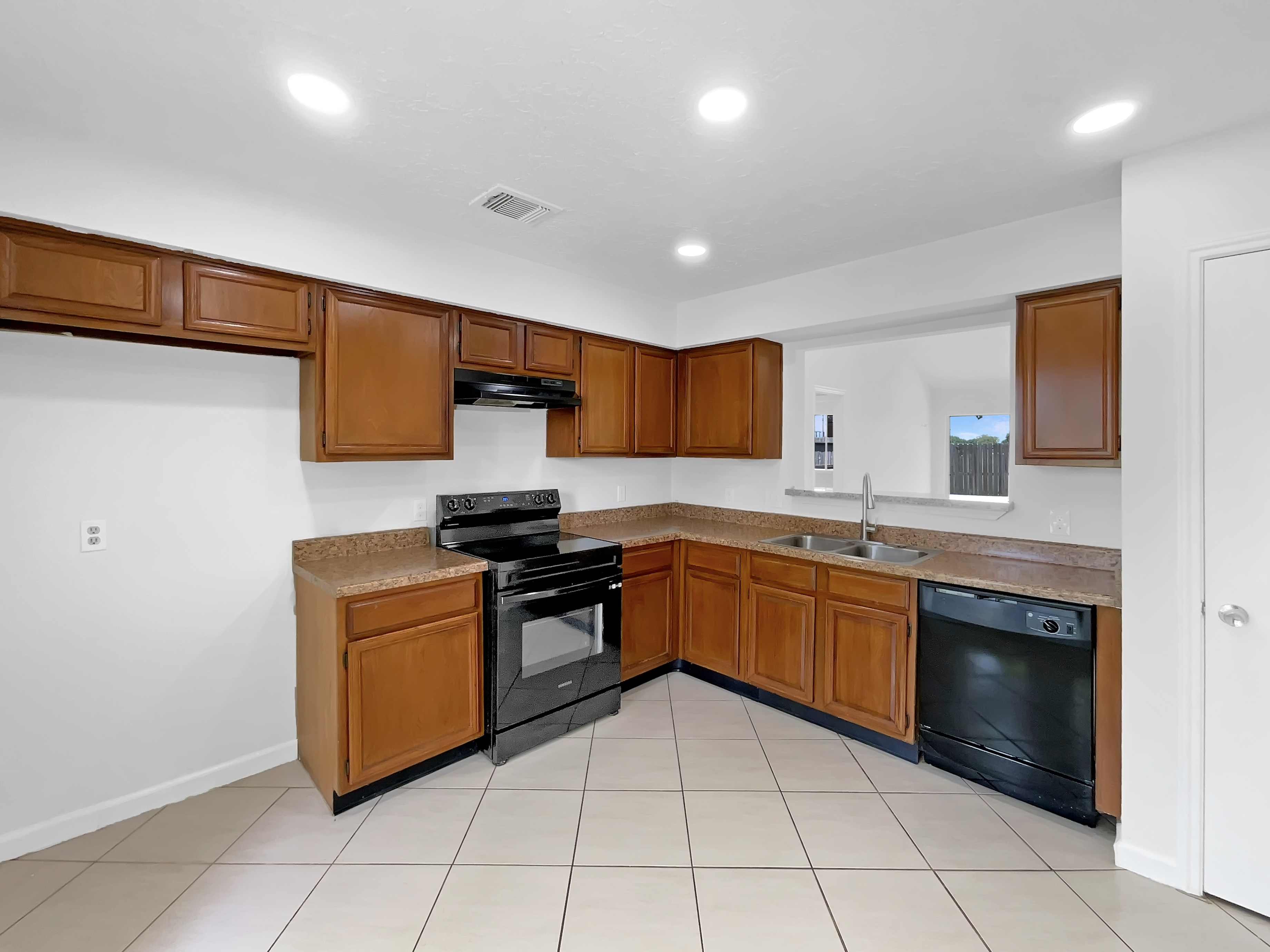 Photo 6 of 19 of 6214 Clayridge Dr, Houston, TX
