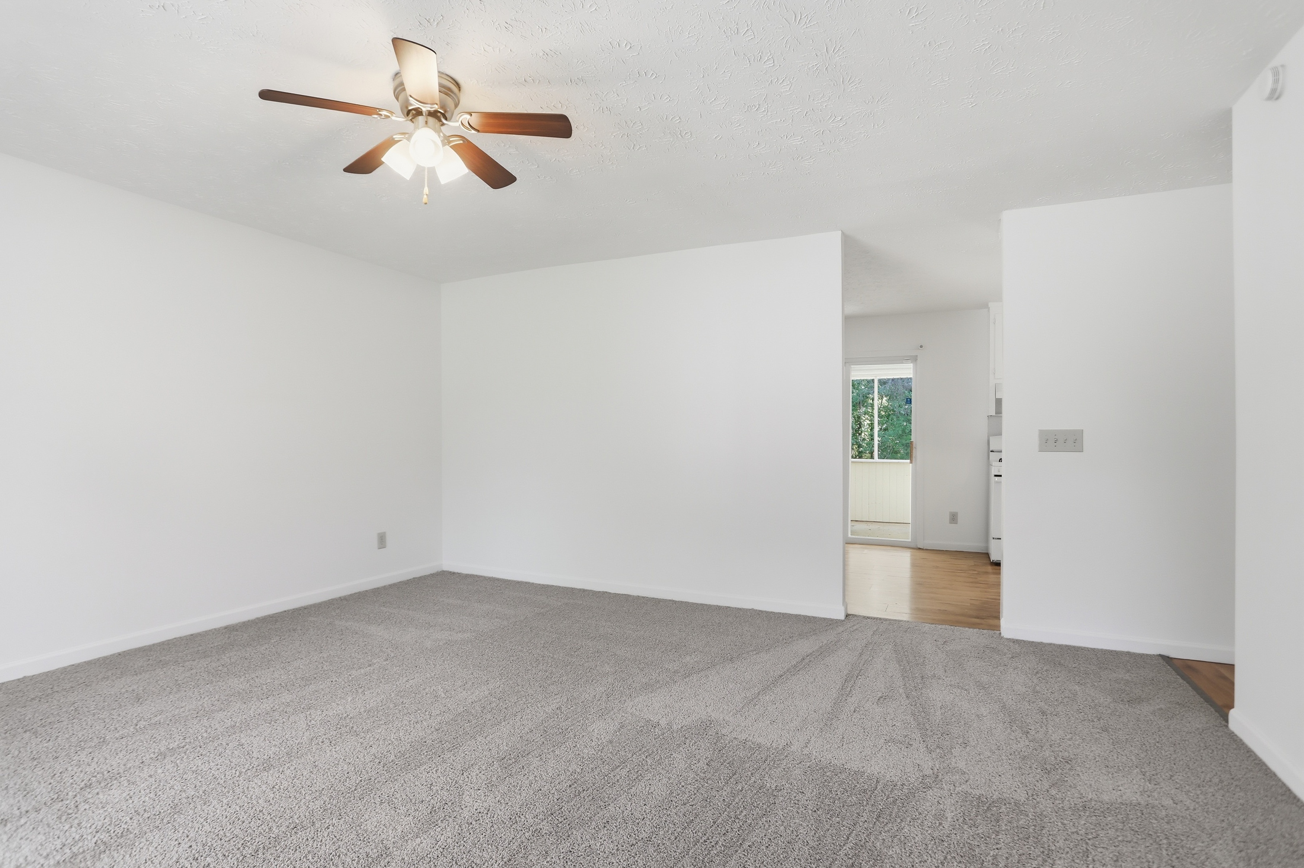 Photo 8 of 30 of 3233 Lancer Dr, Powder Springs, GA
