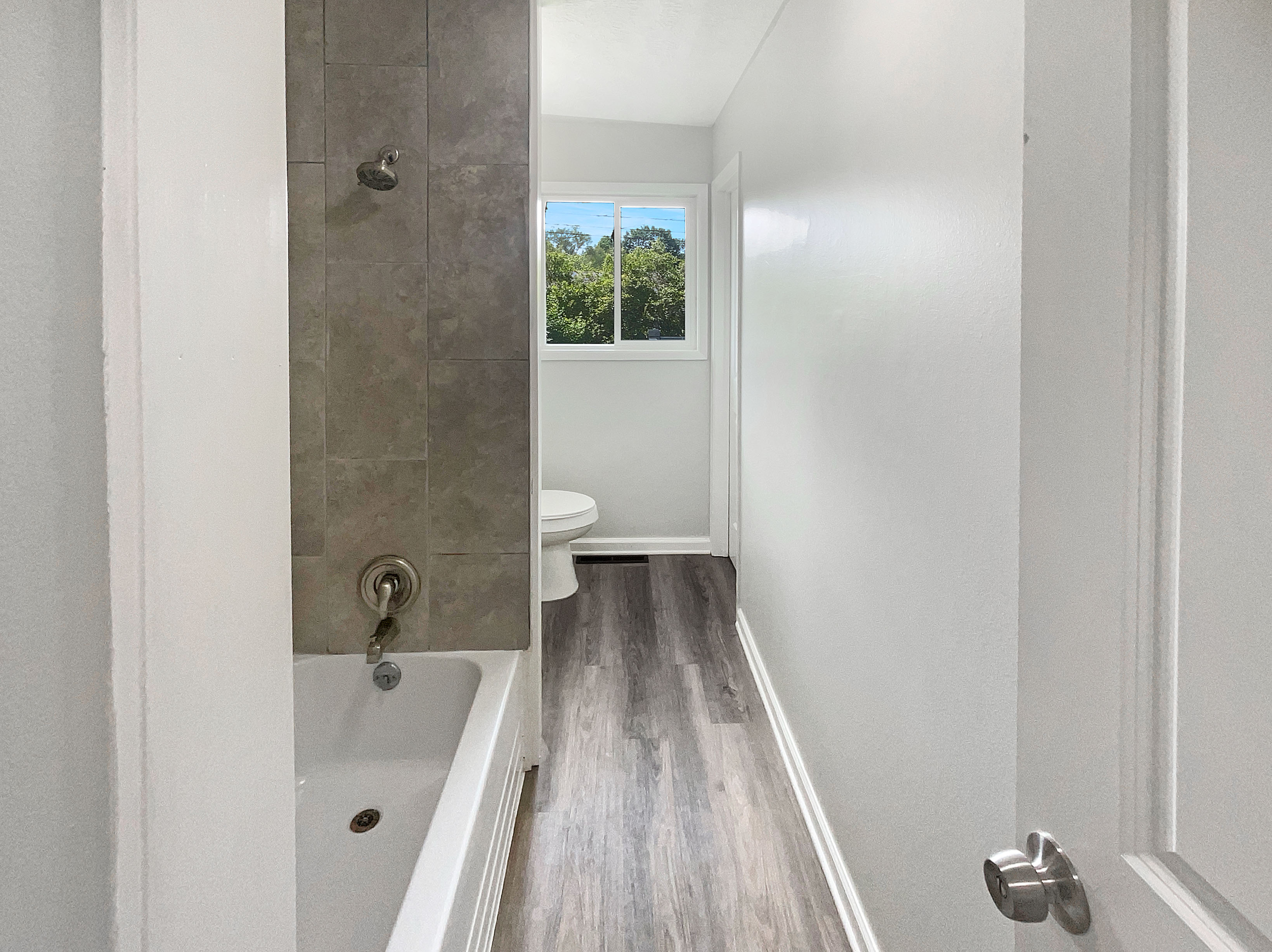 Photo 7 of 19 of 5391 Newport Rd, Columbus, OH
