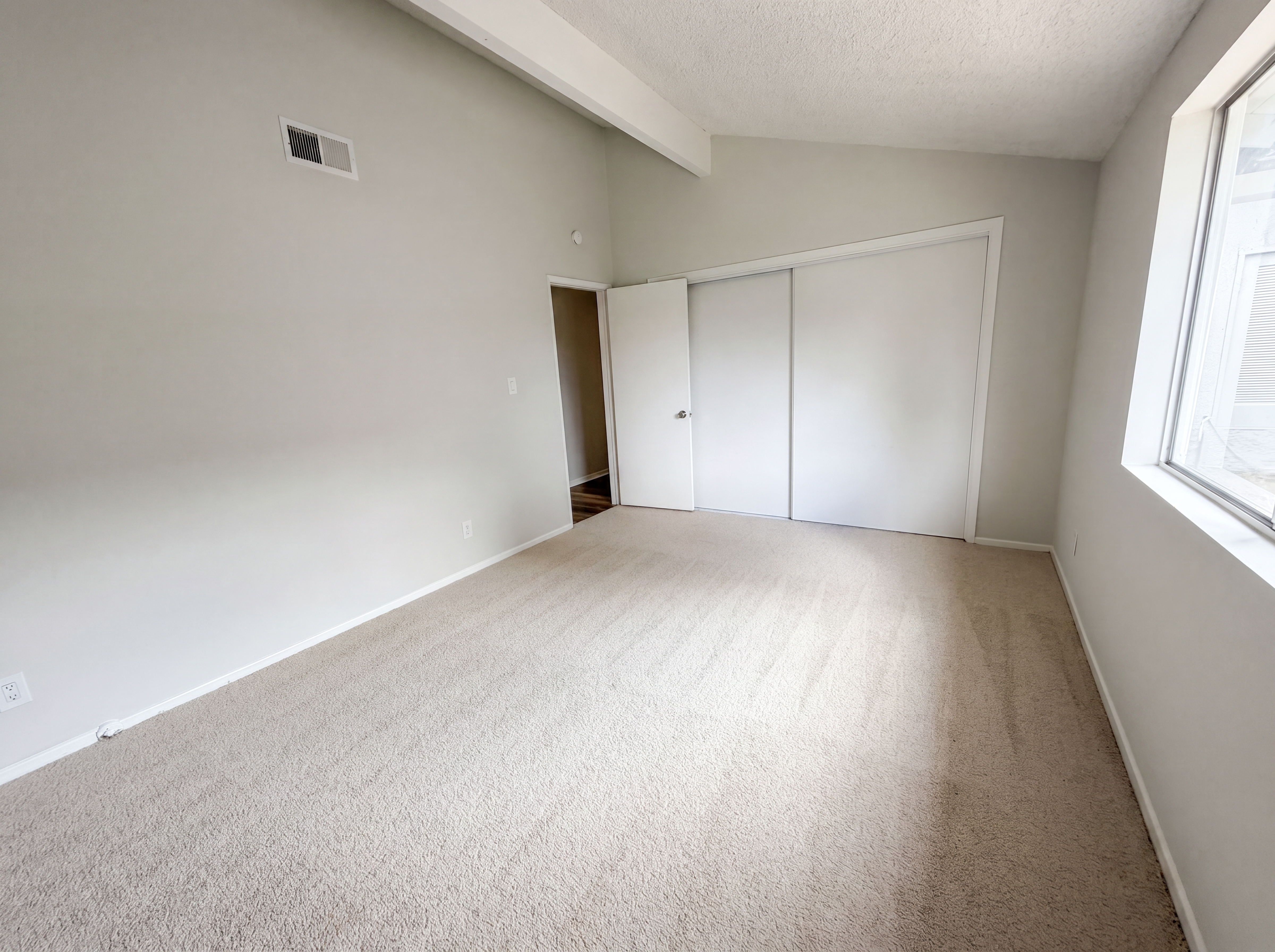 Photo 15 of 29 of 18400 Bermuda St, LOS ANGELES, CA