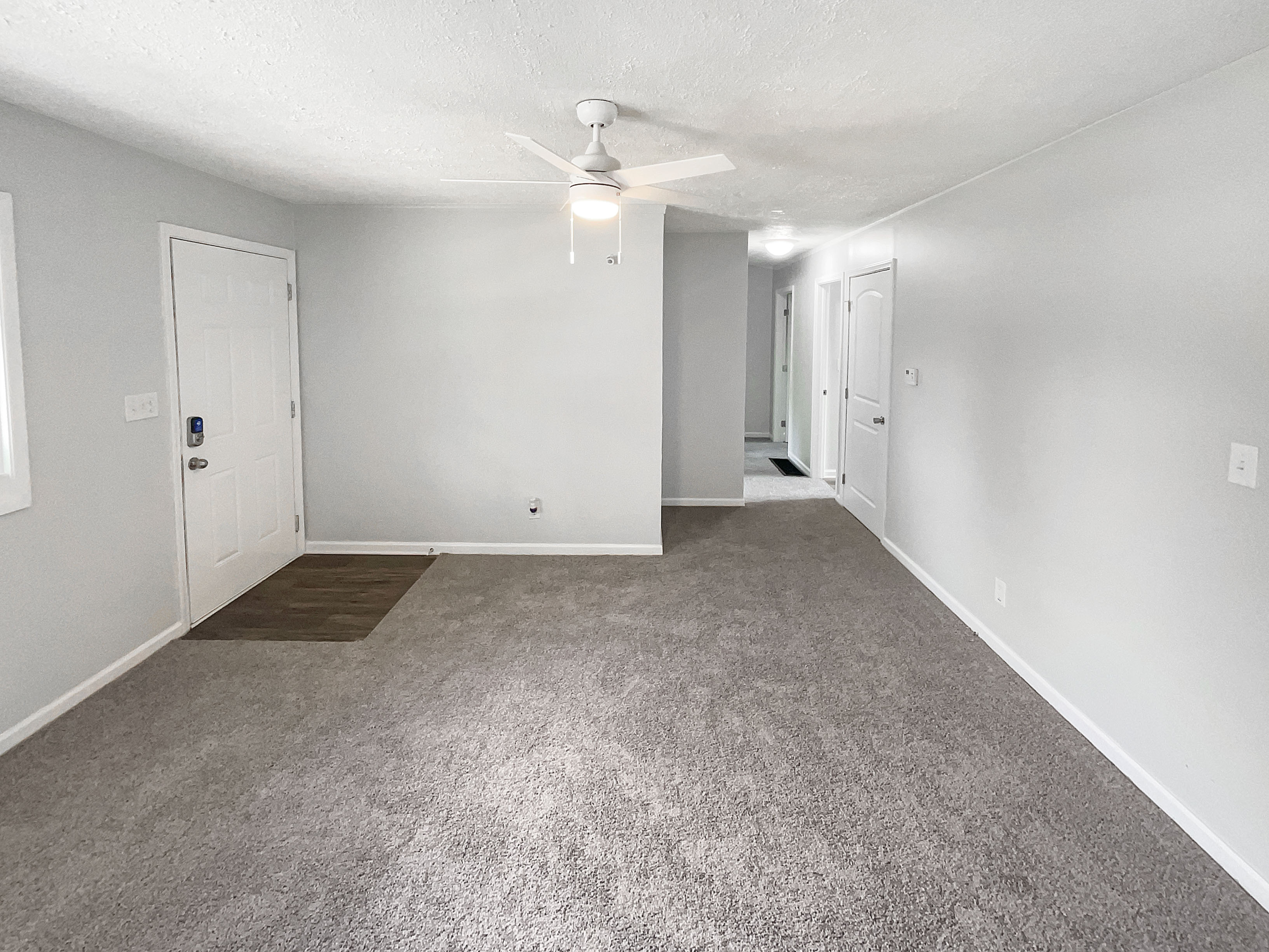 Photo 3 of 19 of 5391 Newport Rd, Columbus, OH