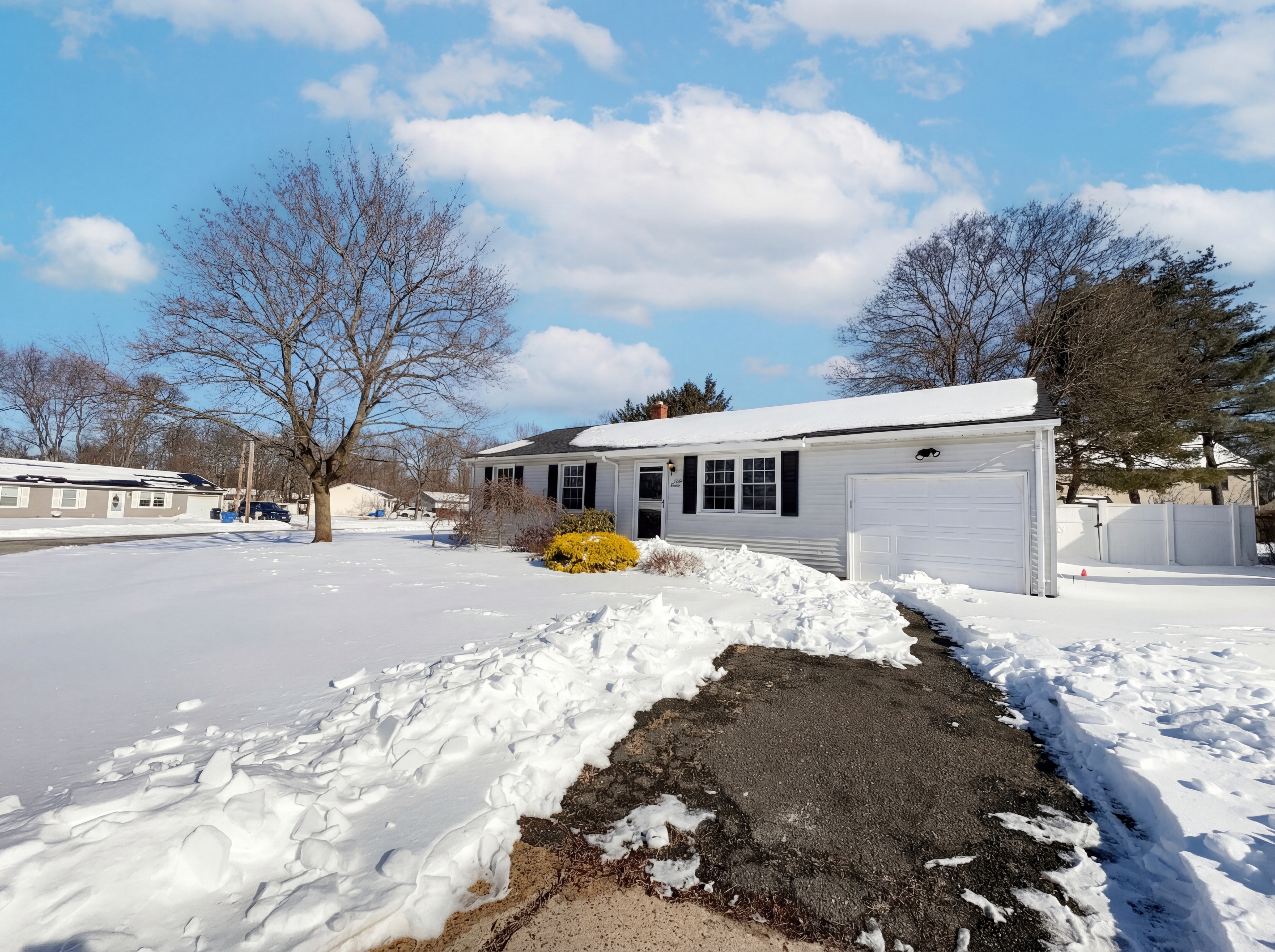 Photo 7 of 24 of 47 Brandywine Cir, Piscataway, NJ