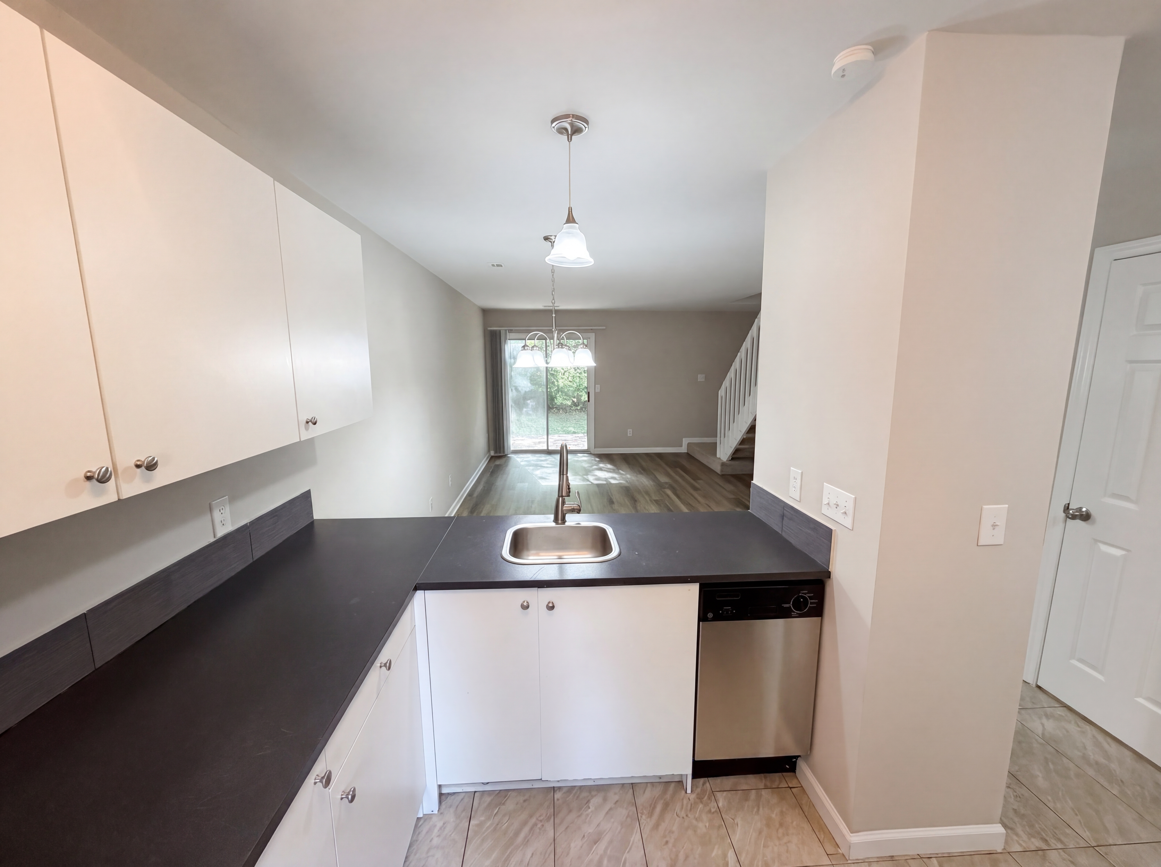 Photo 8 of 19 of 4037 Briarhill Dr, Charlotte, NC