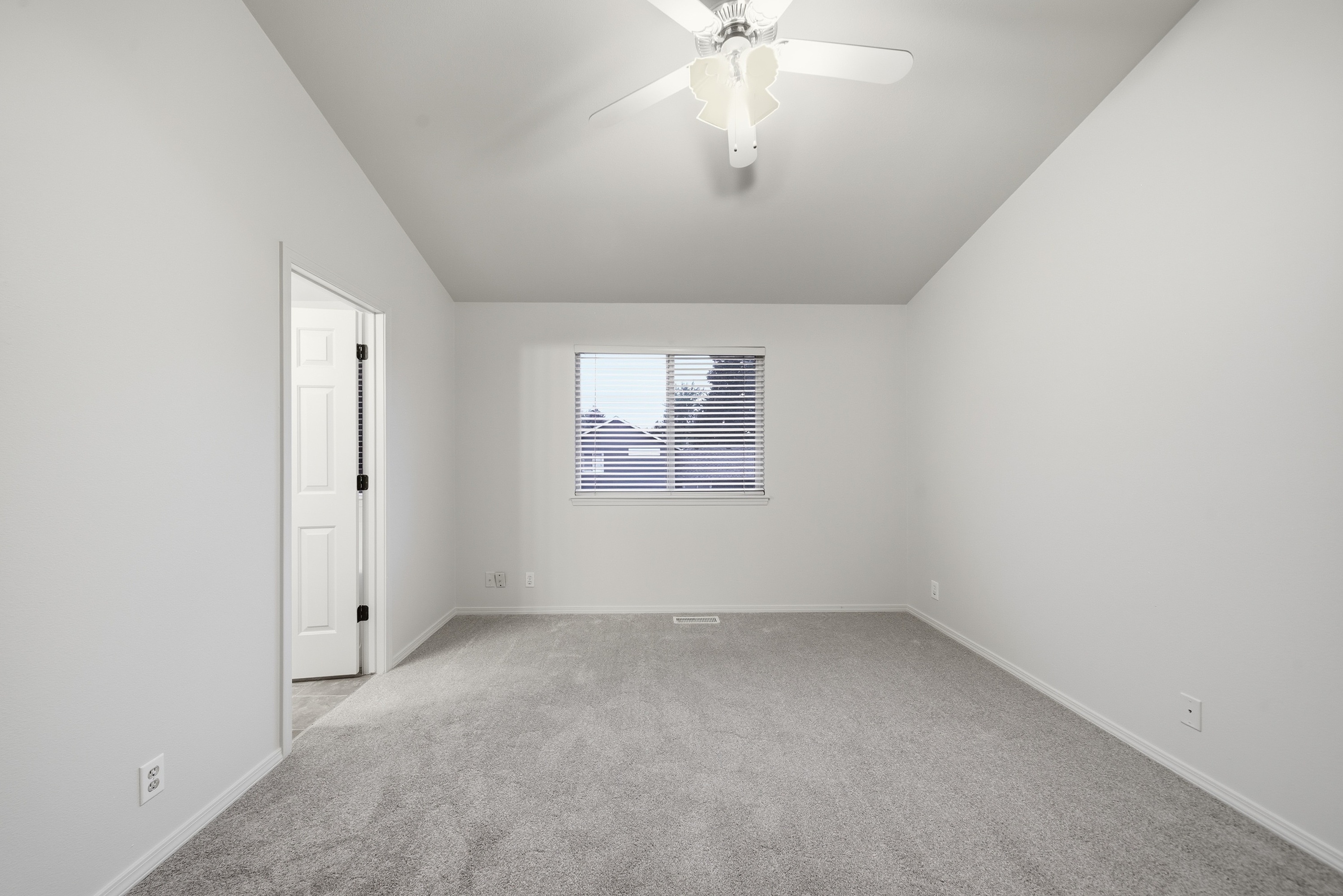 Photo 14 of 33 of 919 E Hawk St, Meridian, ID