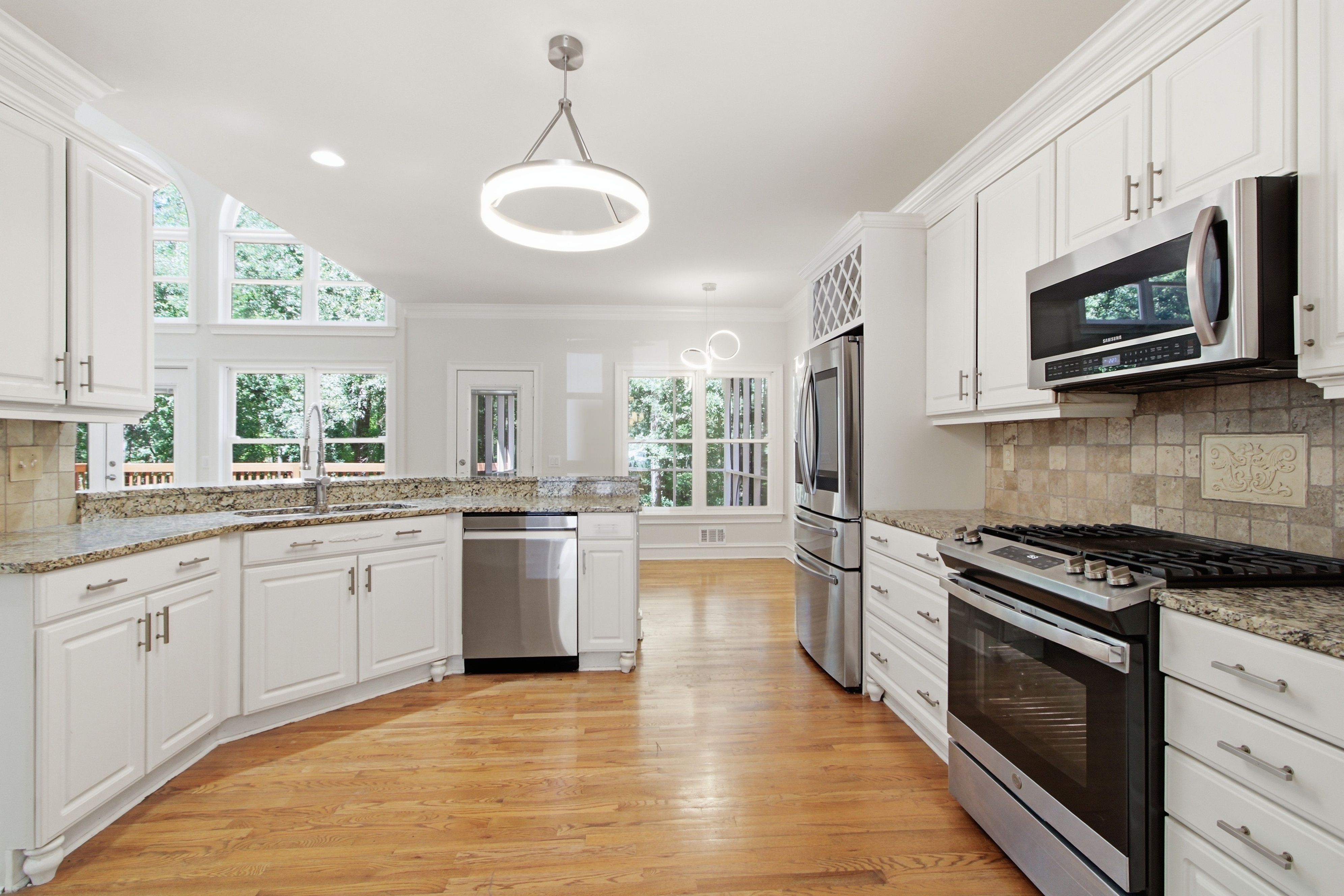 Photo 2 of 65 of 2960 Vail Valley Ct, Snellville, GA