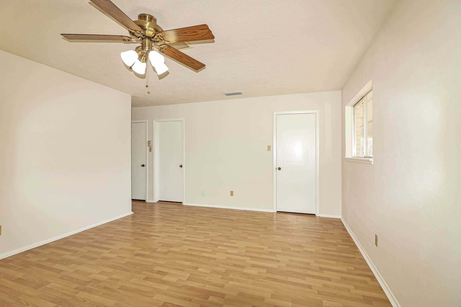 Photo 11 of 21 of 6409 Coral Gables Dr, Corpus Christi, TX