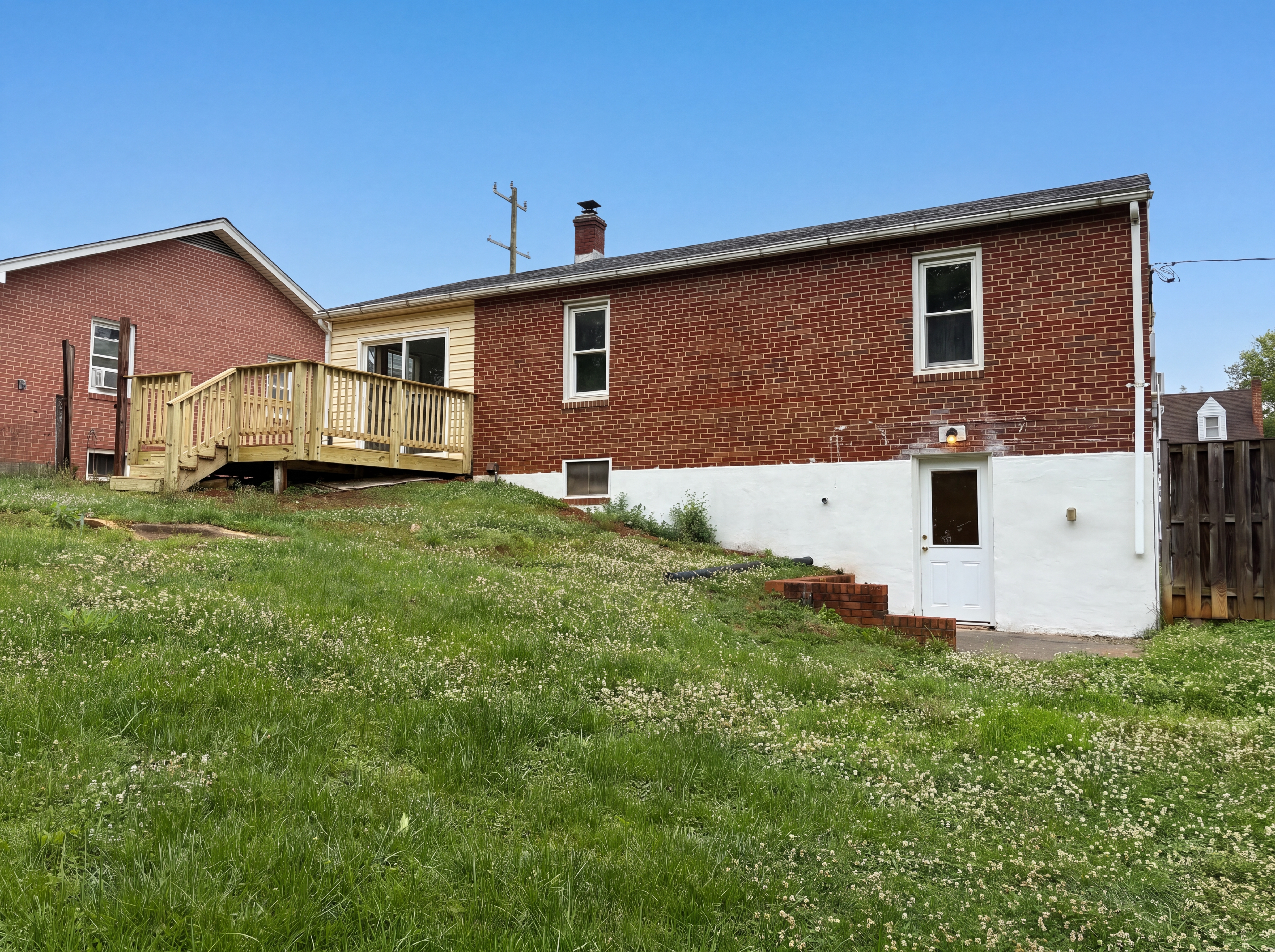 Photo 5 of 19 of 420 Manassas Ave, Front Royal, VA