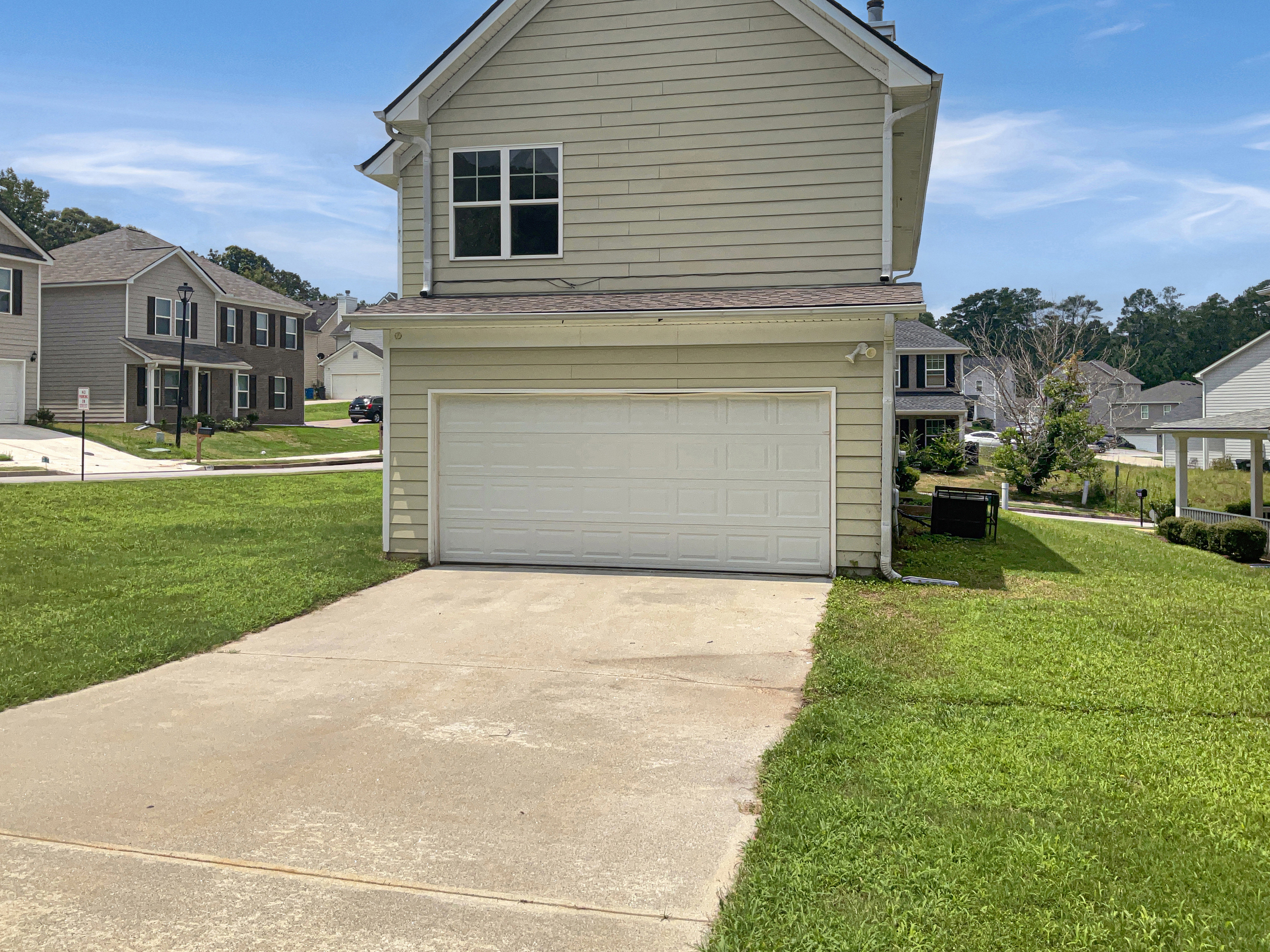 Photo 7 of 22 of 4890 Heritage Cir, Atlanta, GA