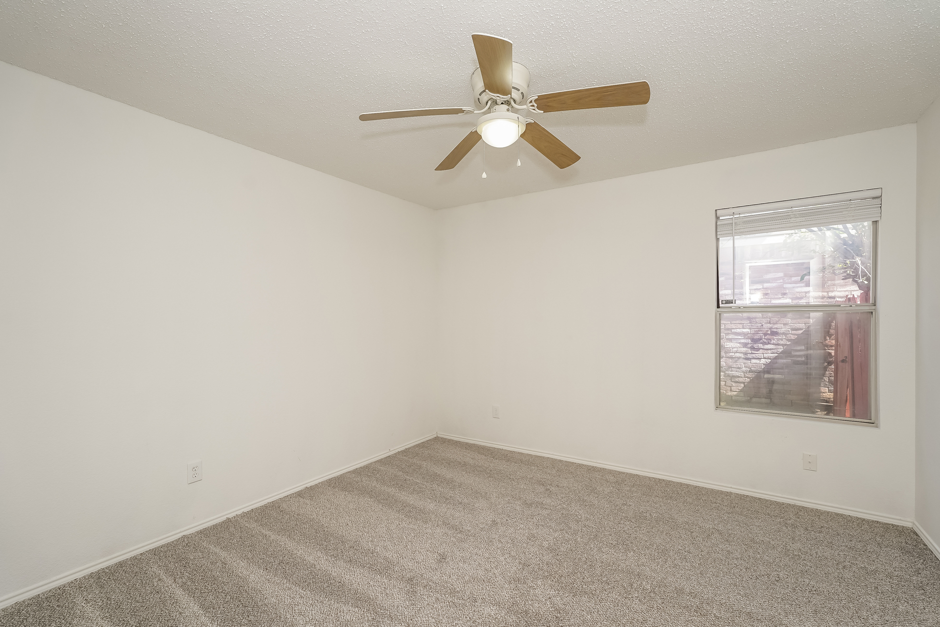Photo 11 of 21 of 8717 Hunters Creek Dr, Fort Worth, TX