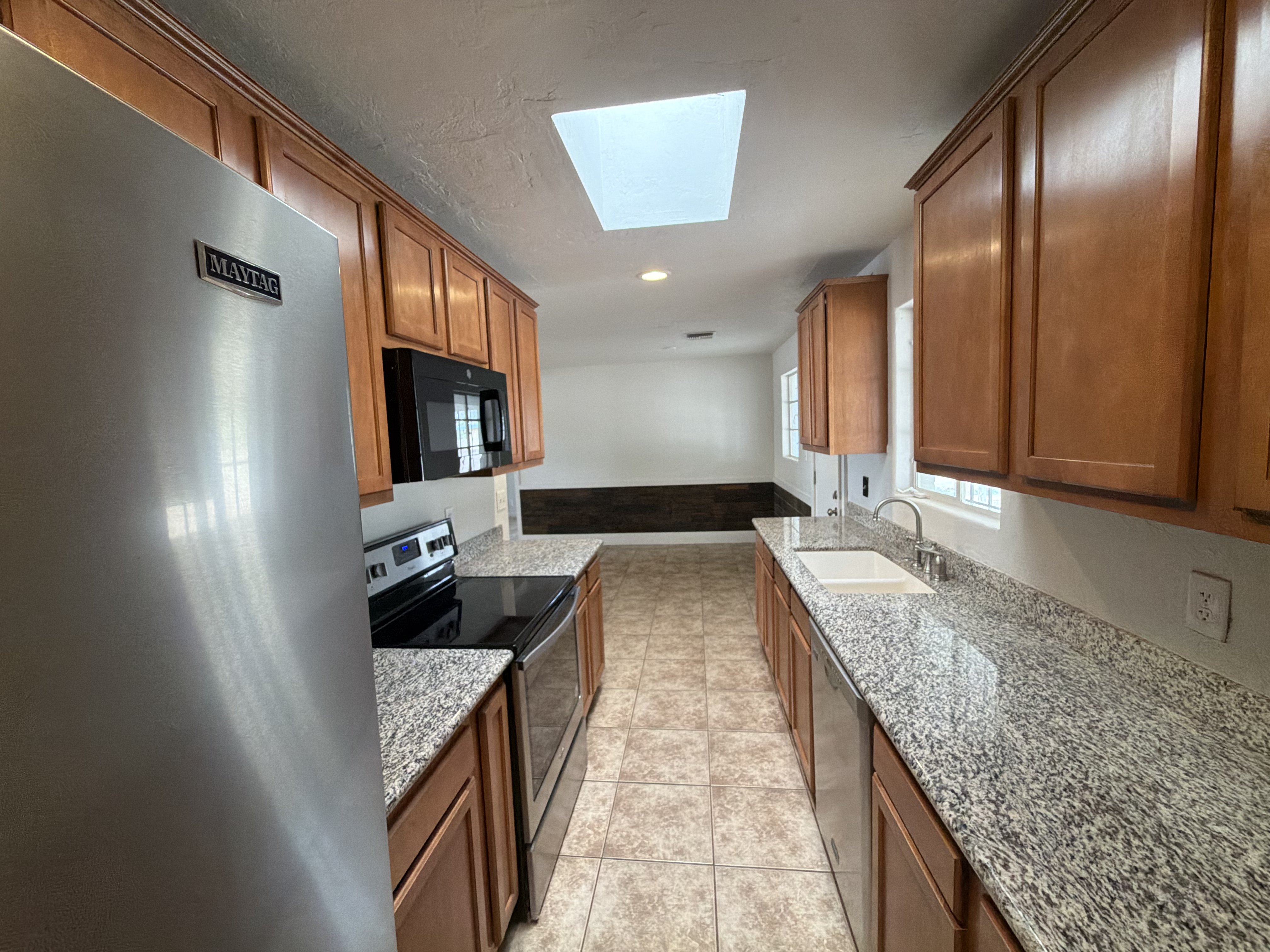 Photo 2 of 29 of 1621 S Bristol Ave, Tucson, AZ