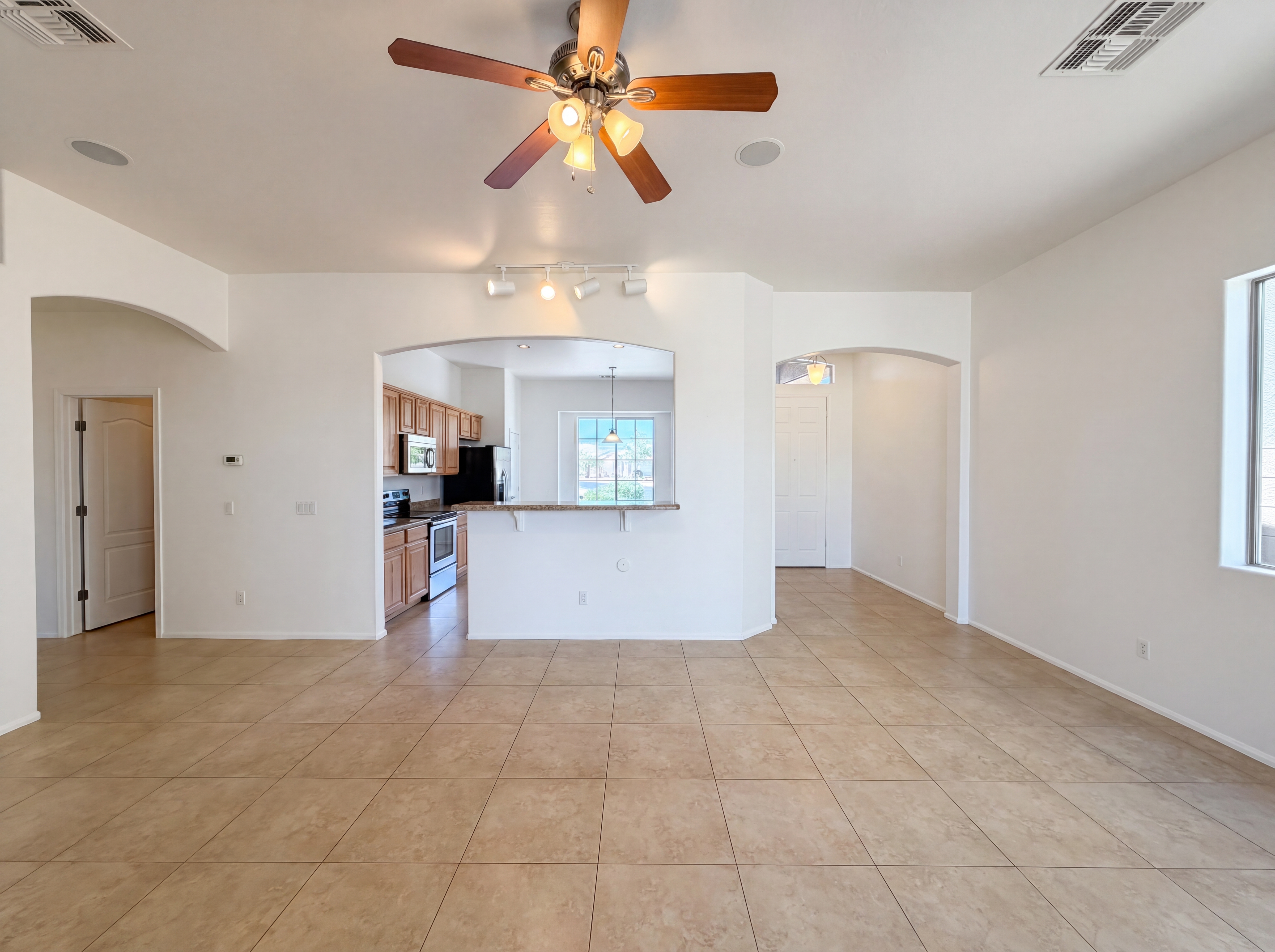 Photo 8 of 20 of 6223 S Cottonfields Ln, Laveen, AZ