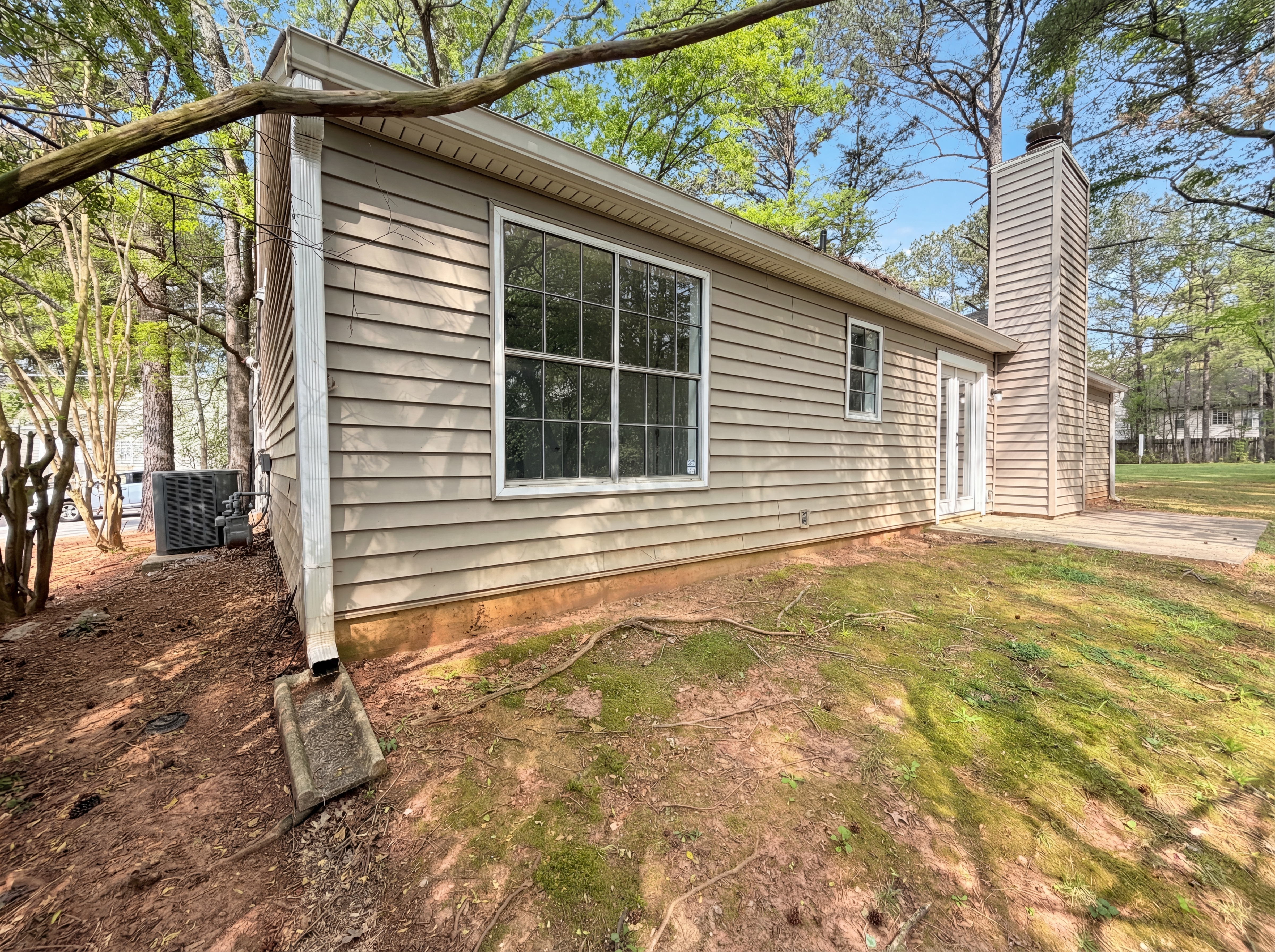 Photo 10 of 31 of 4727 Garden Hills Dr, Stone Mountain, GA