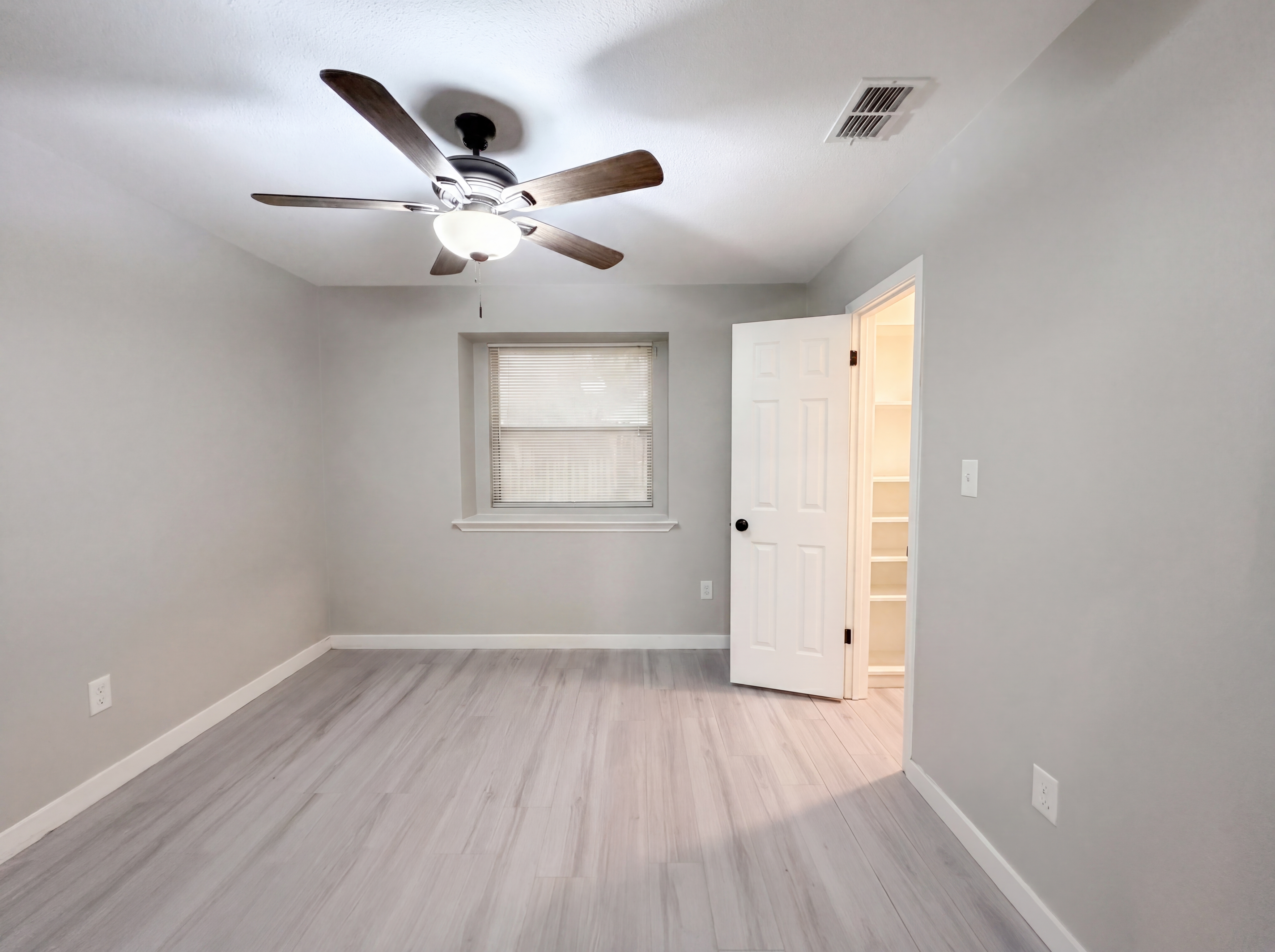Photo 14 of 18 of 13214 Deepwater Cir, Corpus Christi, TX