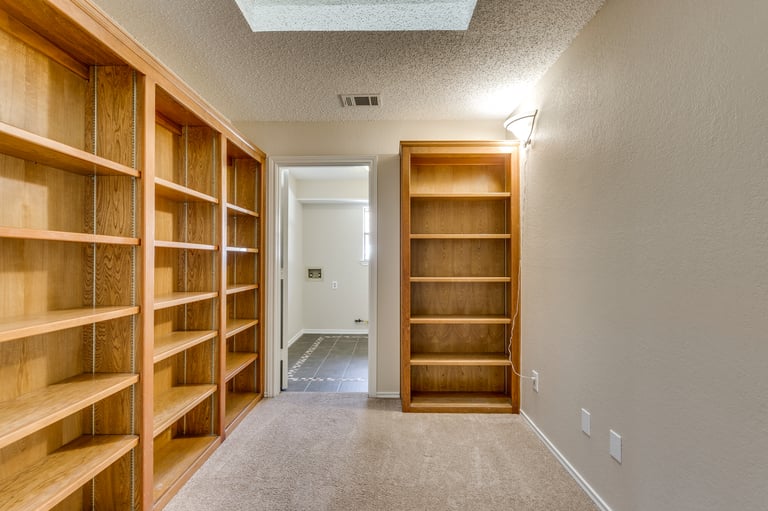 Photo 23 of 36 - 2218 Carmel Dr, Carrollton, TX 75006