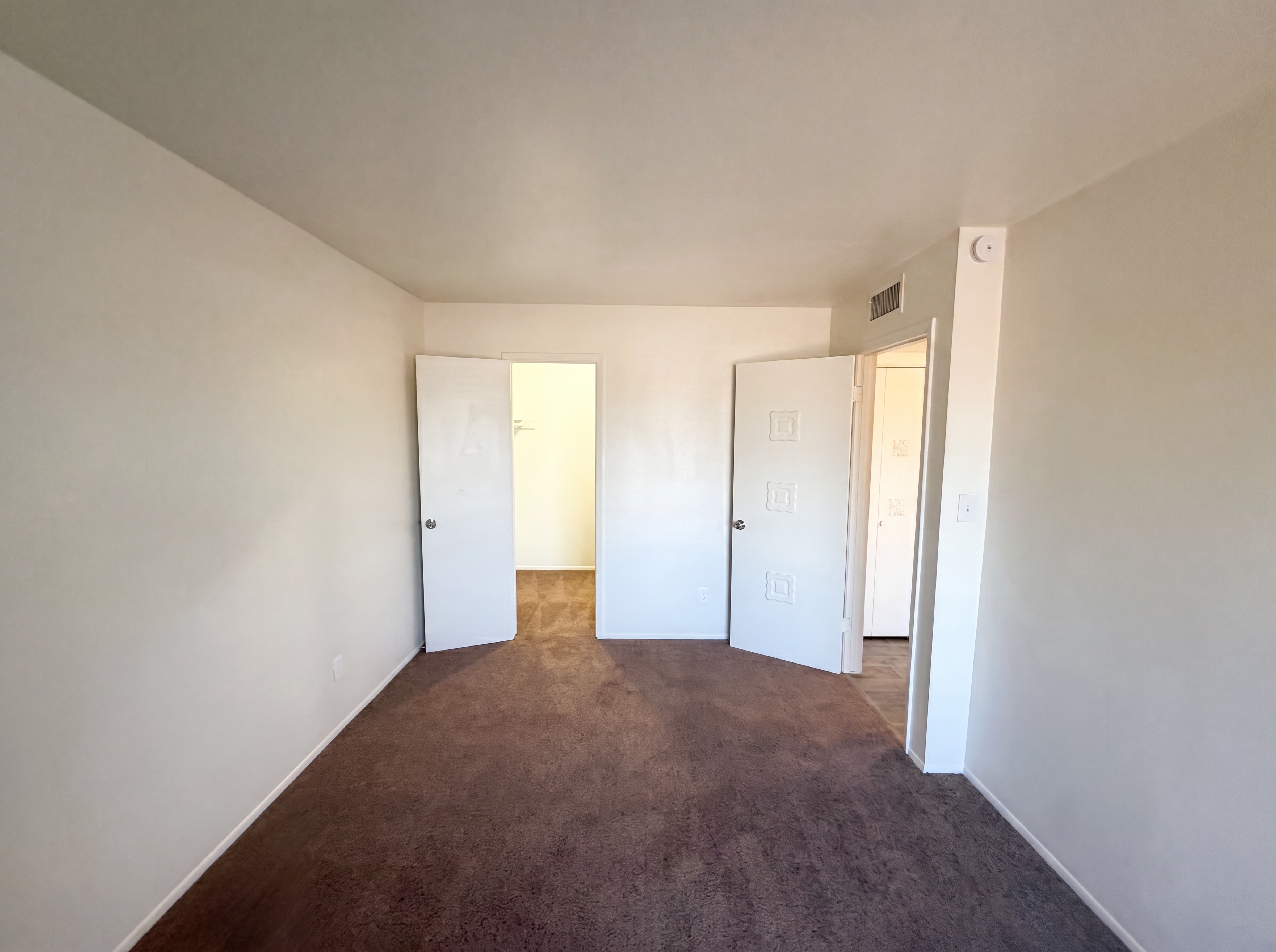 Photo 4 of 17 of 8446 N 34th Dr, Phoenix, AZ