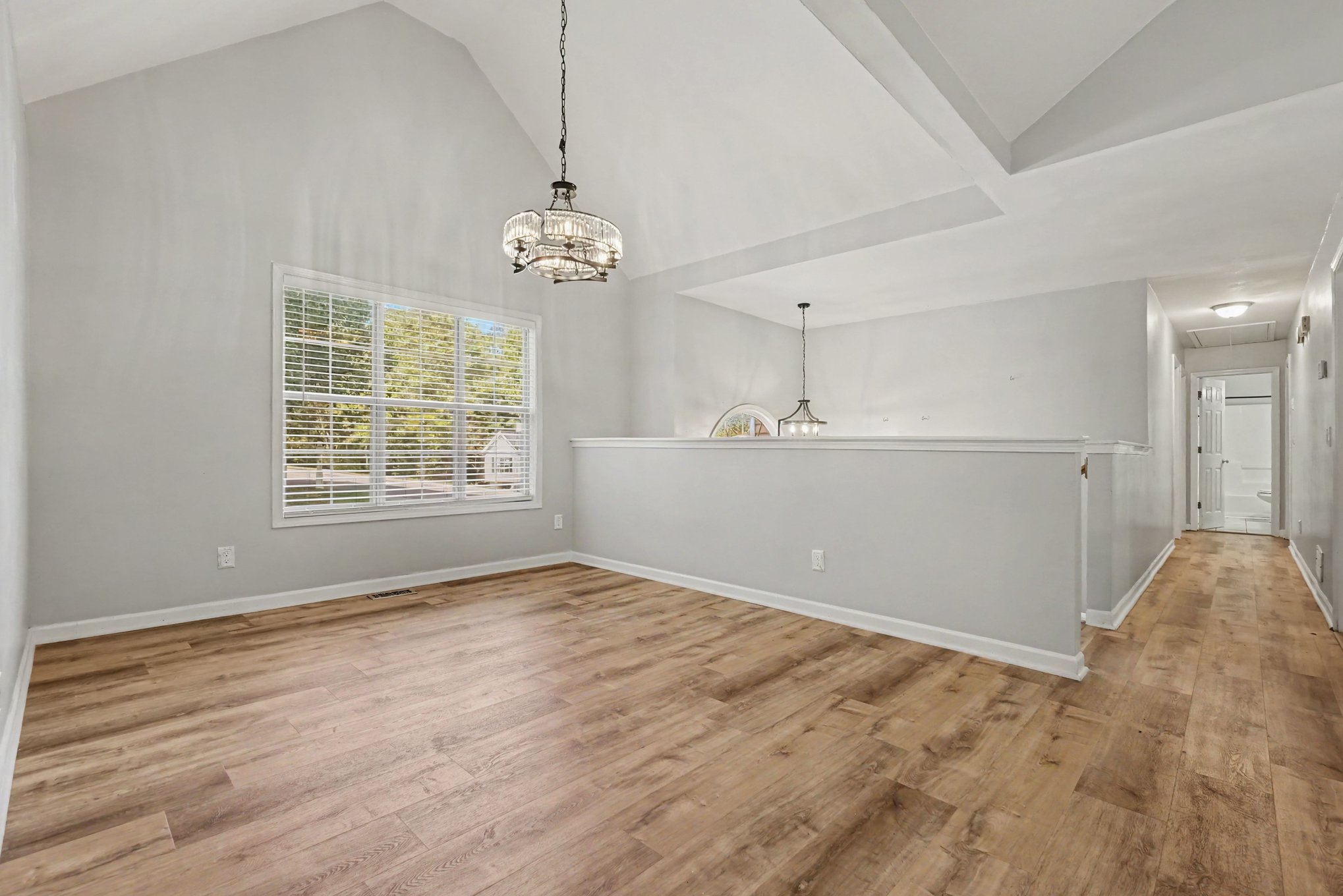 Photo 6 of 18 of 402 Eileen Cir, Canton, GA