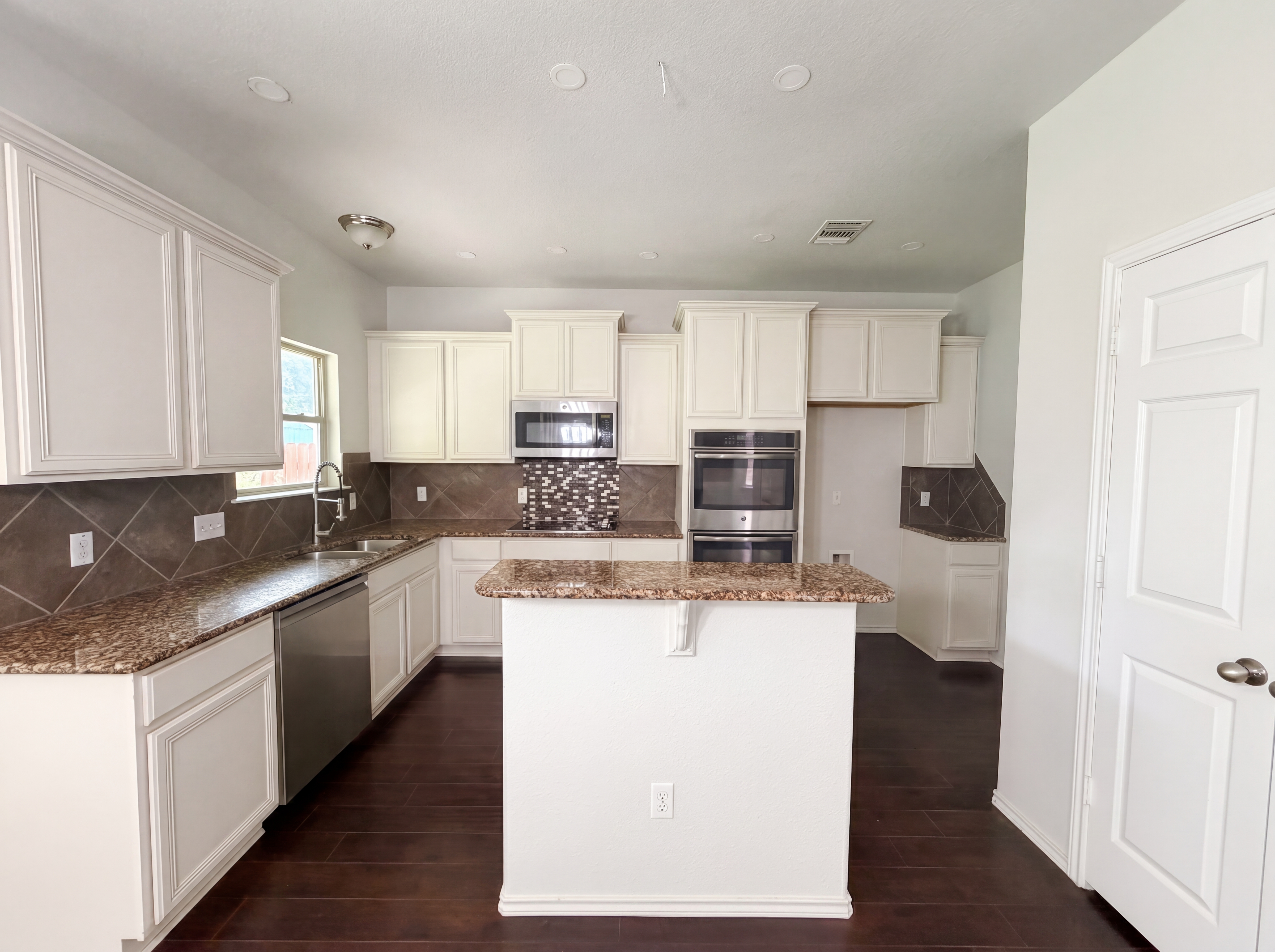 Photo 2 of 19 of 6623 Ambrose Cir, Temple, TX