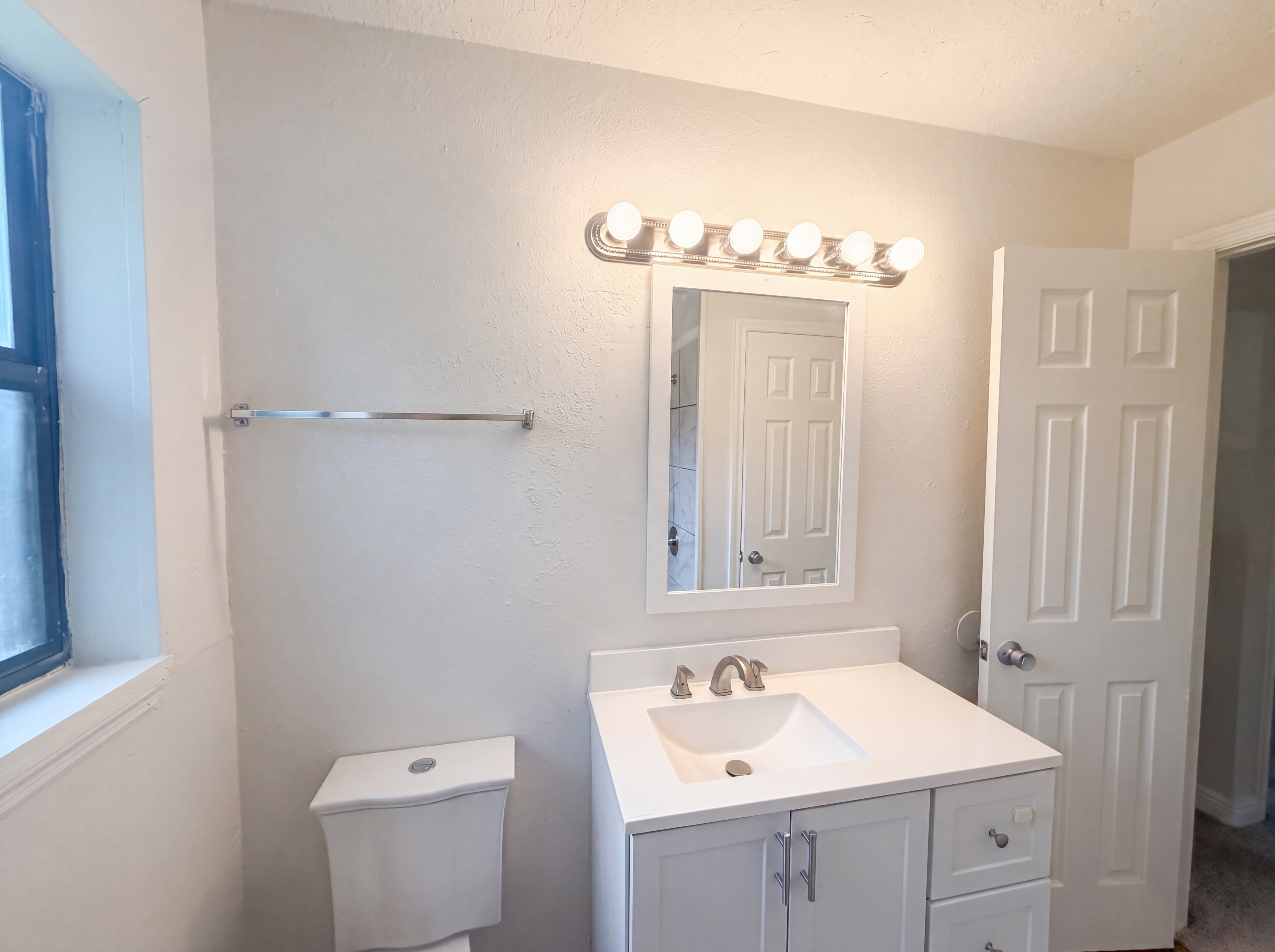 Photo 14 of 18 of 7520 Altus Dr S, Jacksonville, FL